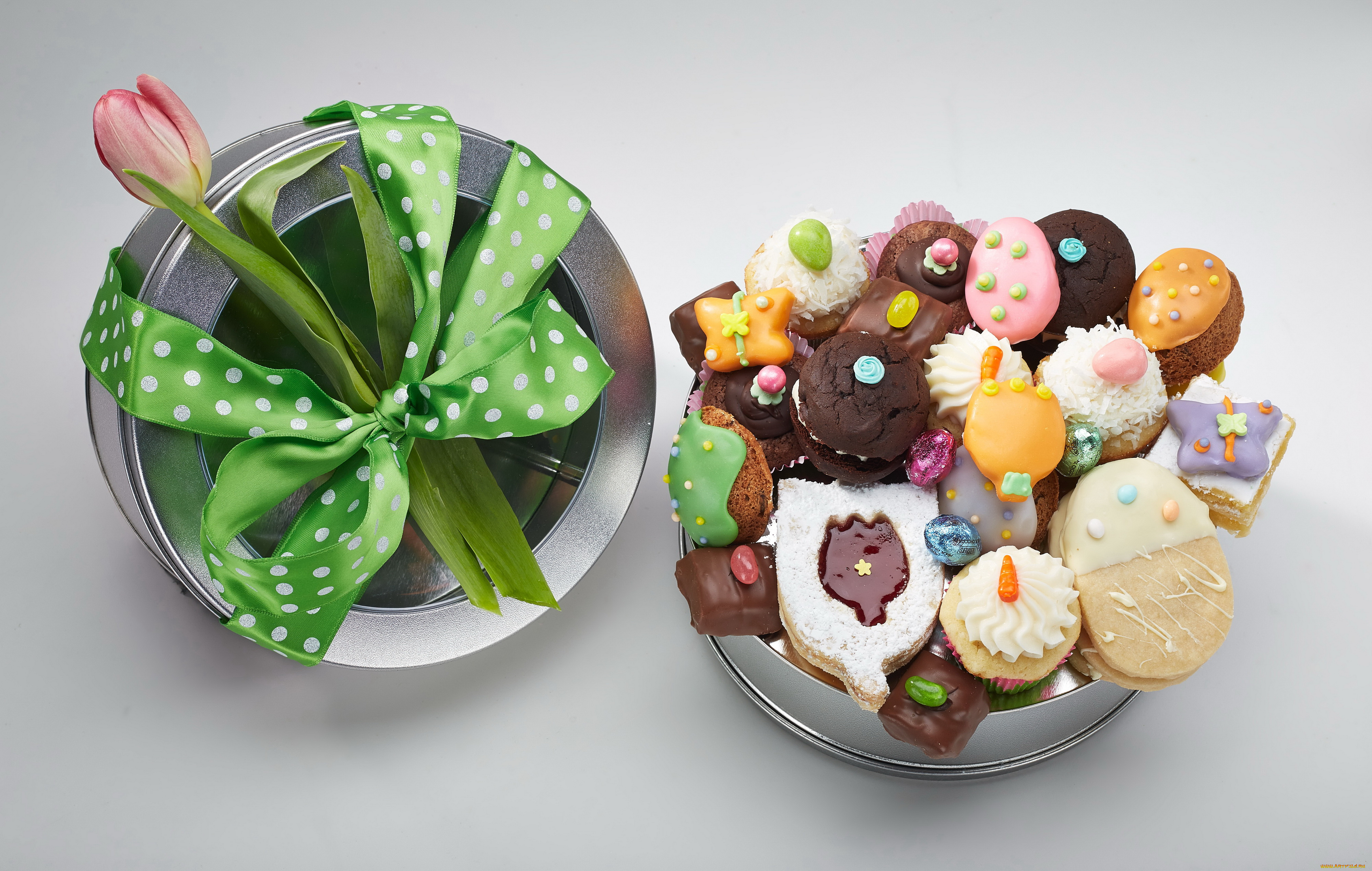 еда, пирожные, , кексы, , печенье, бант, тарелки, тюльпан, печенье