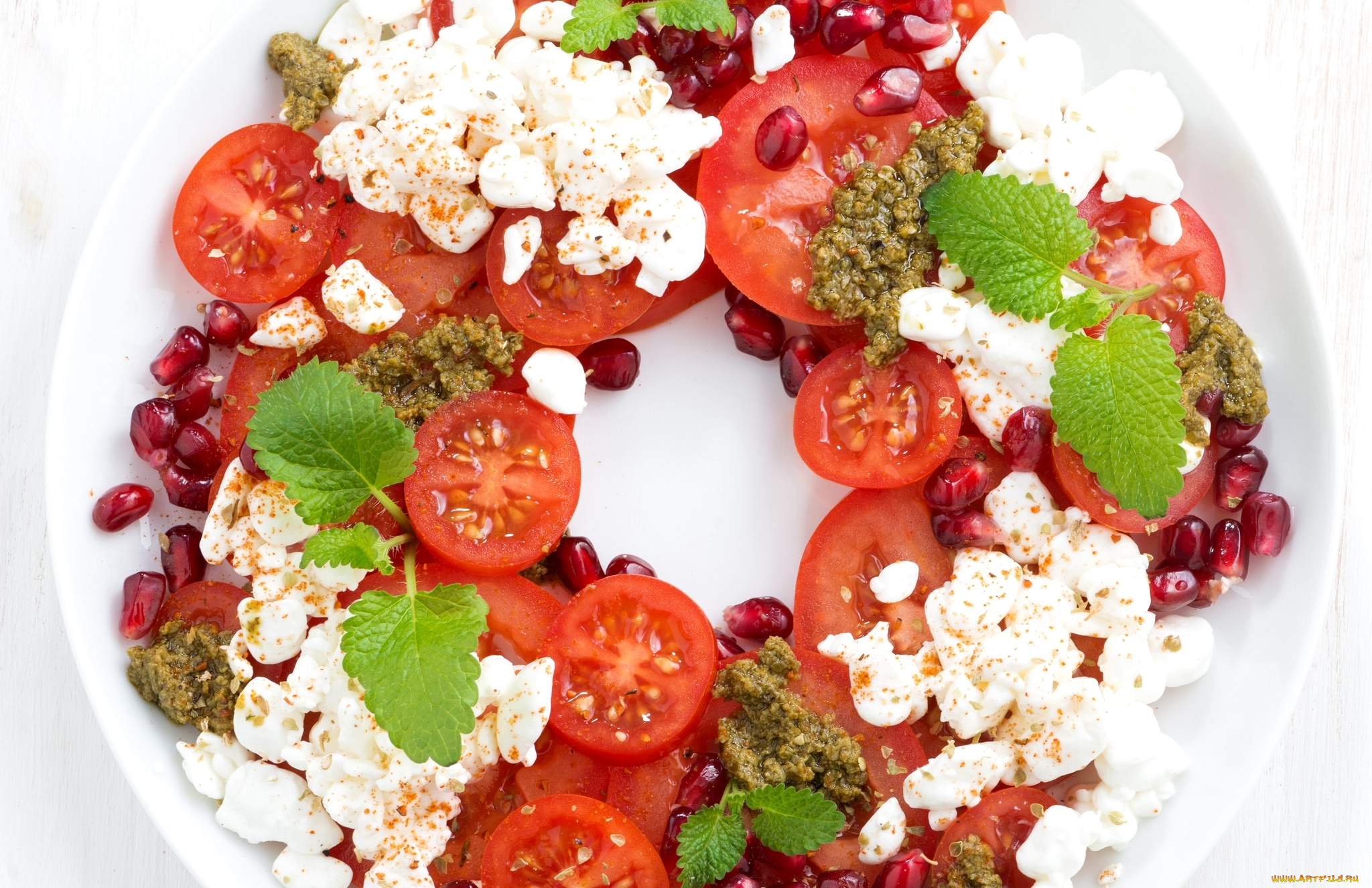 еда, салаты, , закуски, песто, гранат, моцарелла, базилик, помидоры, салат, томаты