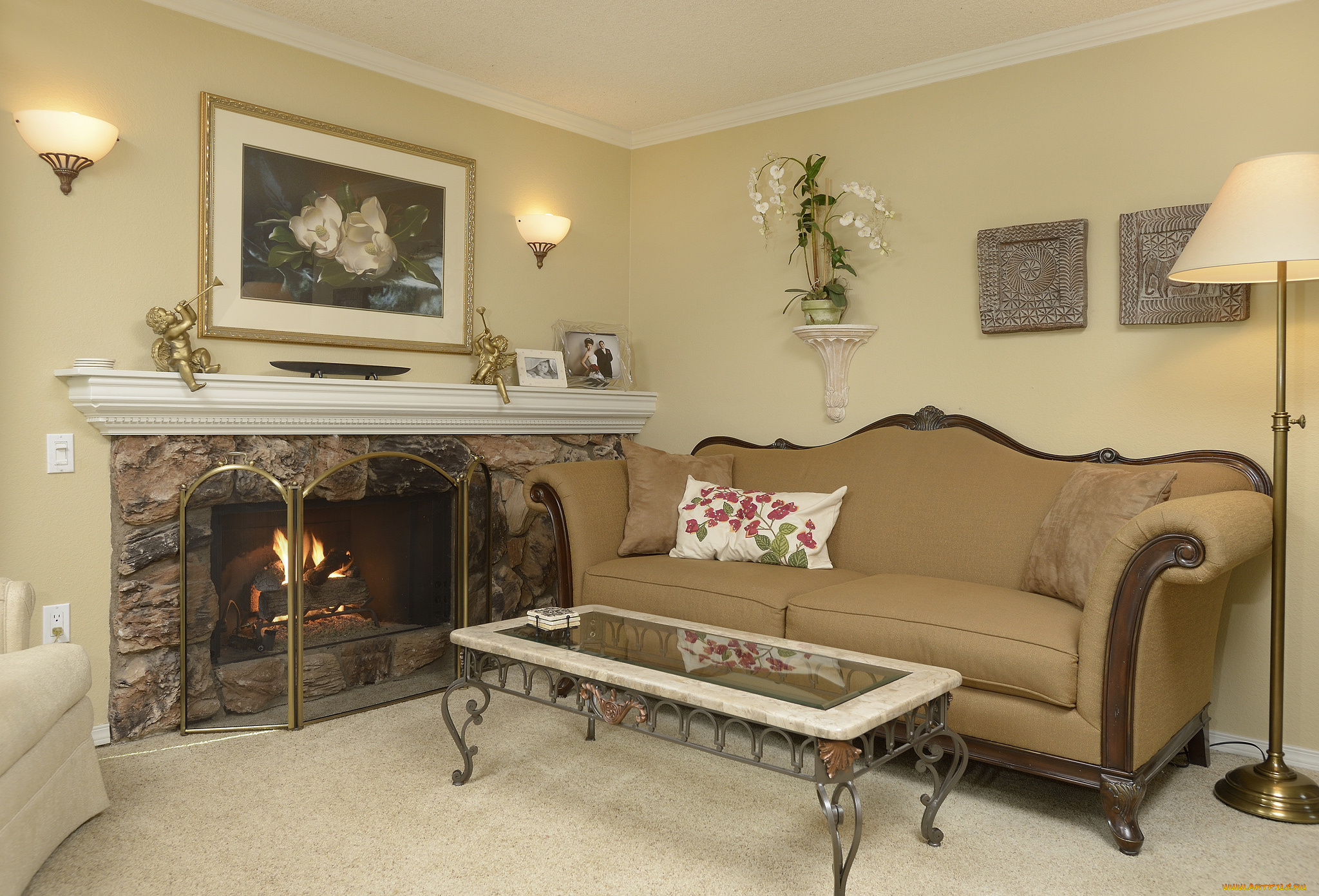 интерьер, гостиная, диван, камин