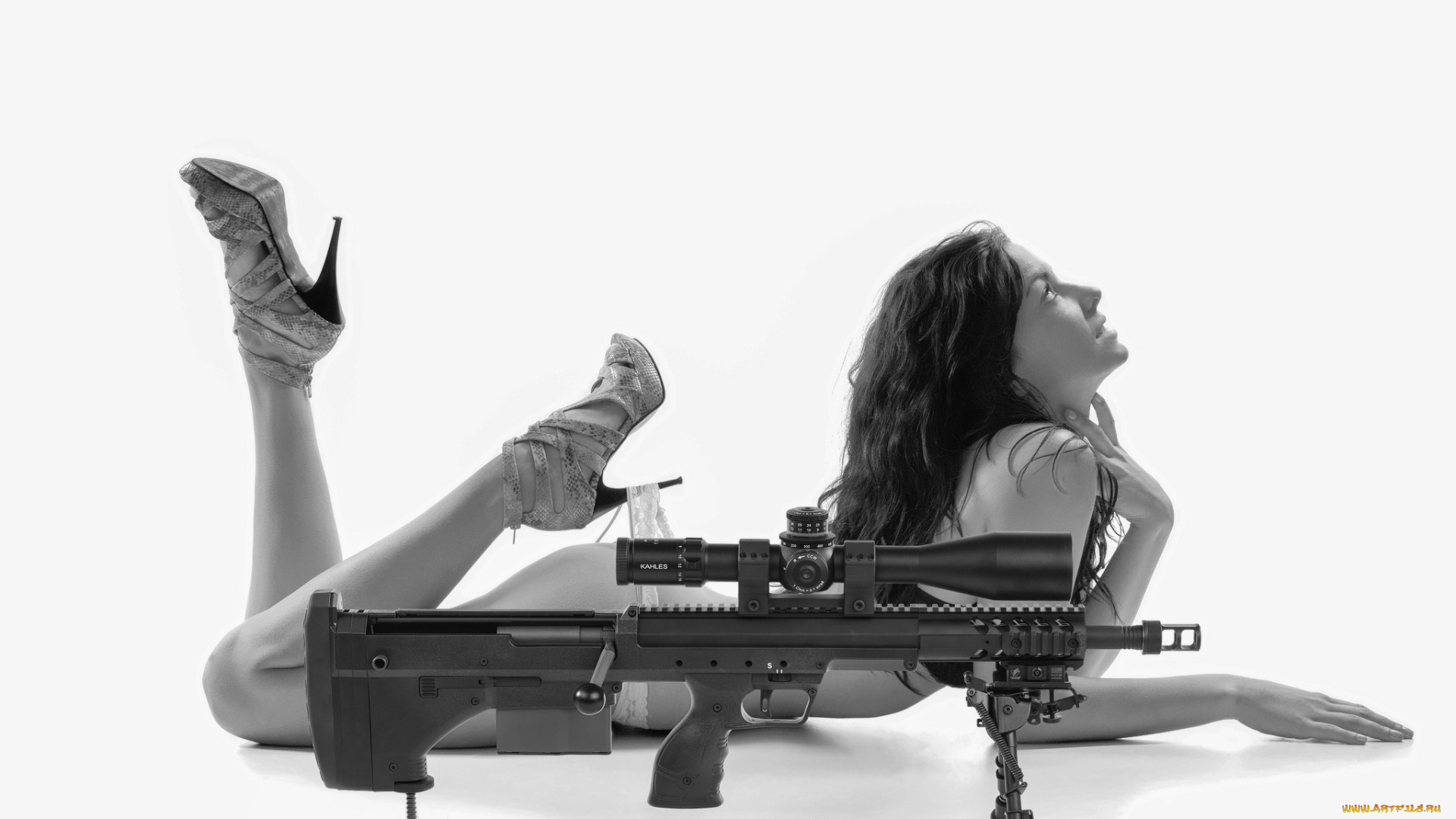 девушки, -unsort, , Черно-белые, обои, тело, поза, трусики, бельё, лицо, девушка, оружие, оптика