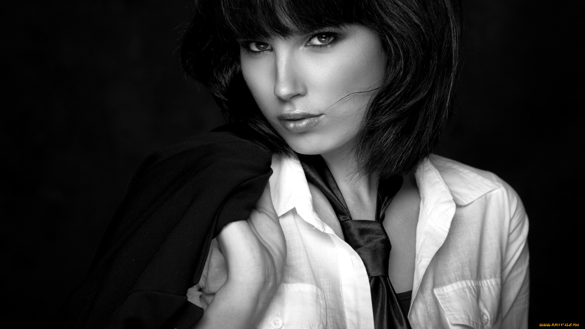 девушки, -unsort, , Черно-белые, обои, взгляд, галстук, рубашка, челка, девушка, лицо, брюнетка, черно-белый