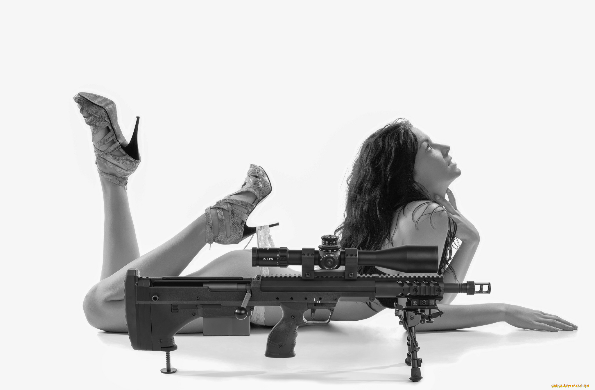 девушки, -unsort, , Черно-белые, обои, тело, поза, трусики, бельё, лицо, девушка, оружие, оптика