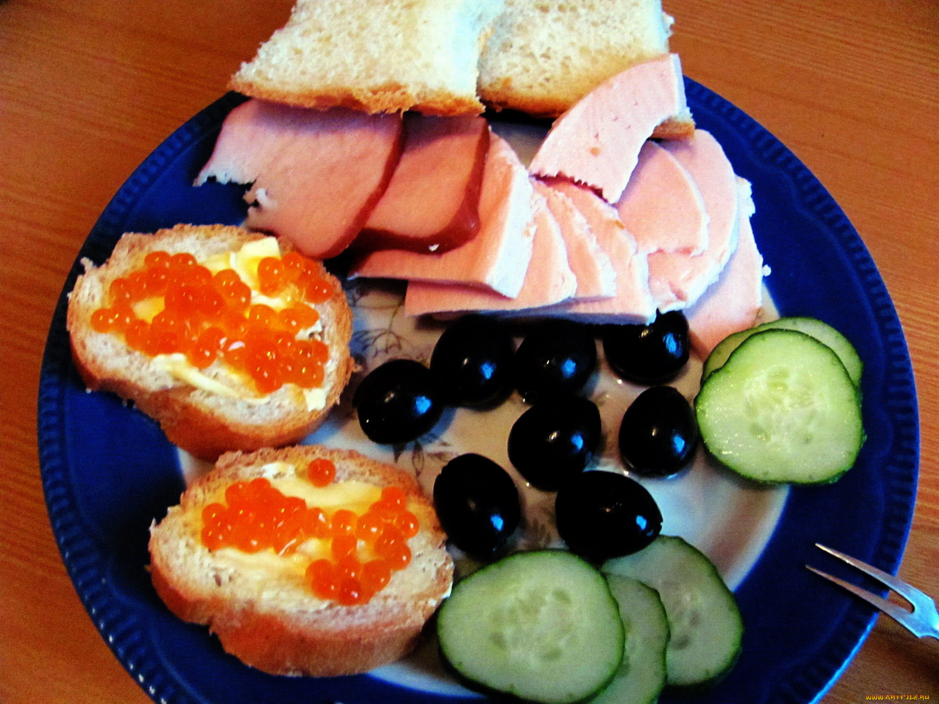 еда, разное, икра, колбаса, маслины, огурцы