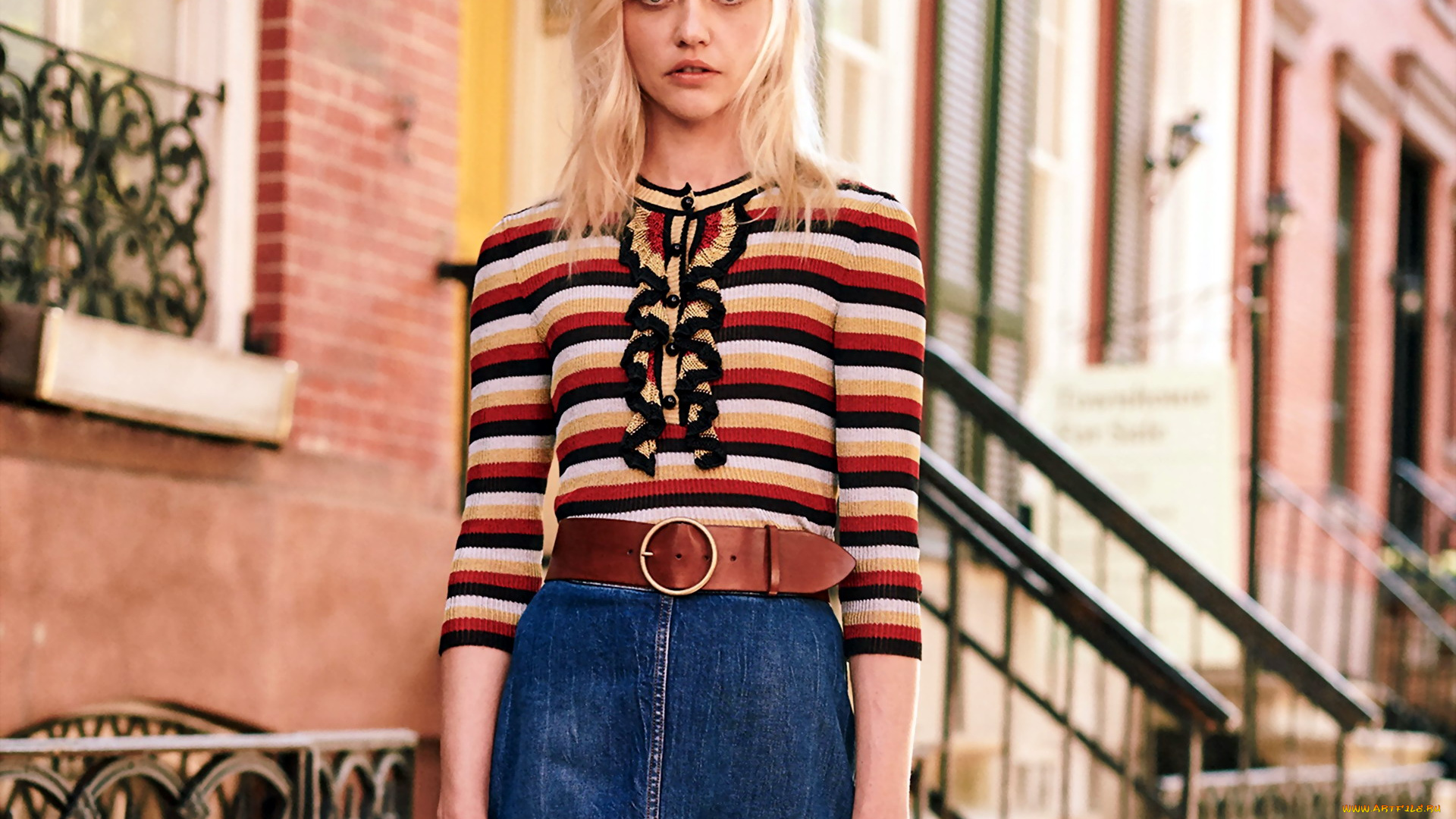 девушки, саша, пивоварова, модель, блондинка, свитер, юбка, дом