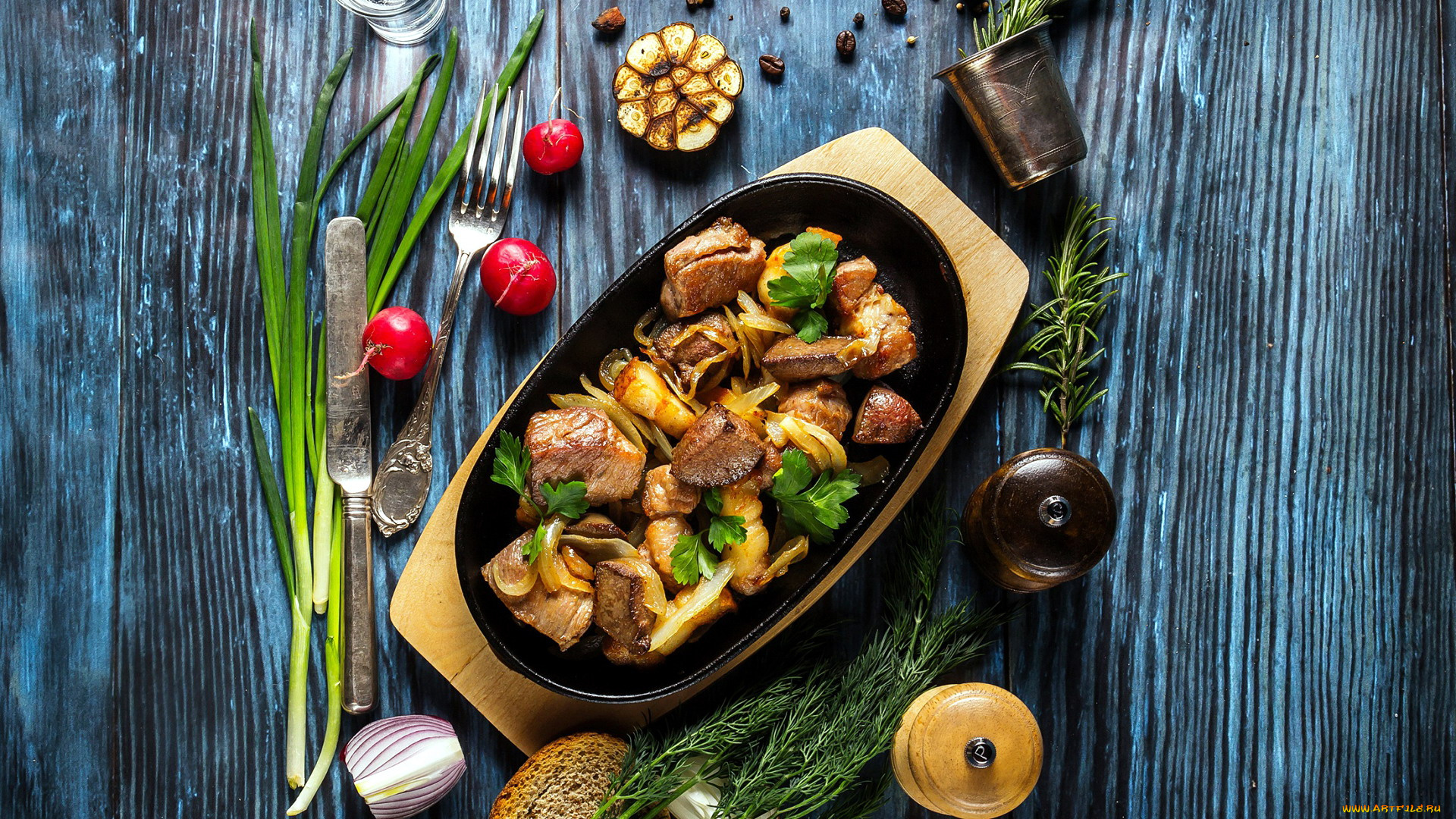 еда, мясные, блюда, картошка, мясо, розмарин, укроп, чеснок