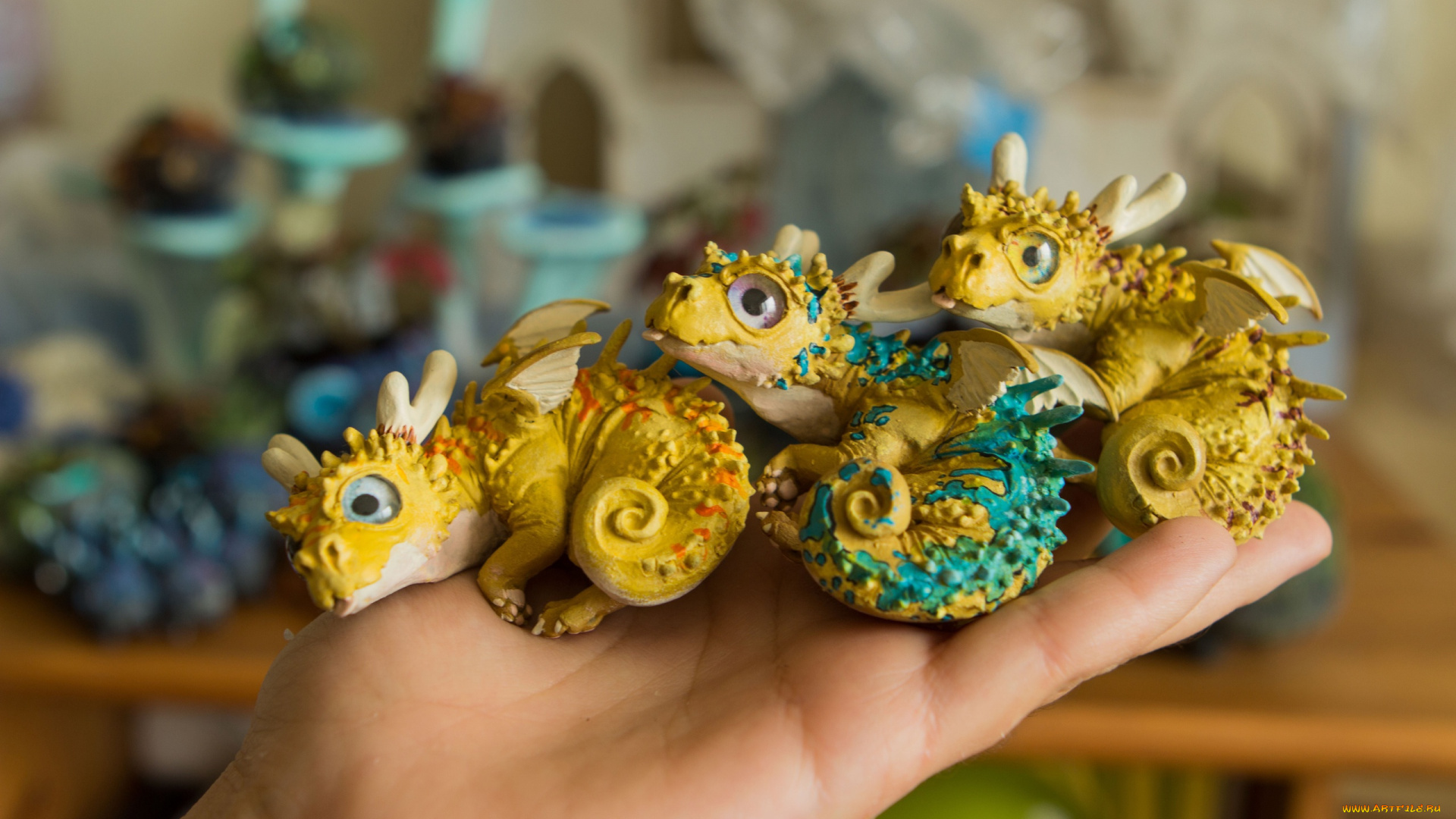 разное, игрушки, дракончики, рука