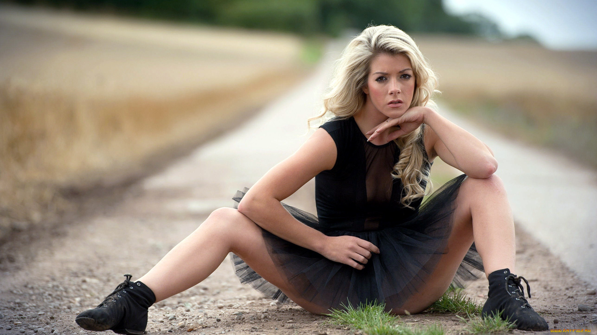 tillie, feather, девушки, tillie, feather, , tillie, model, блондинка, поза, шелковая, юбка