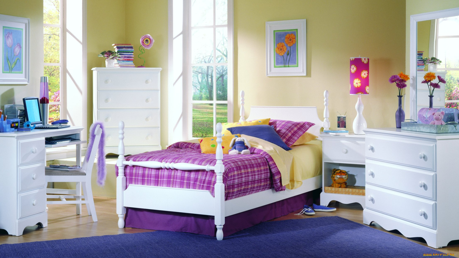 интерьер, детская, комната, игрушки, кровать, тумбочки, вазы, цветы