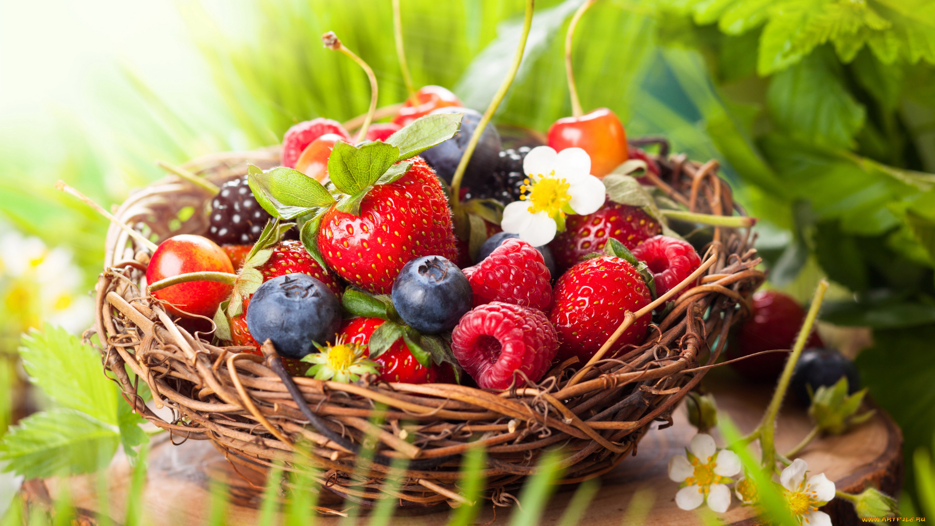 еда, фрукты, , ягоды, корзина, черника, клубника