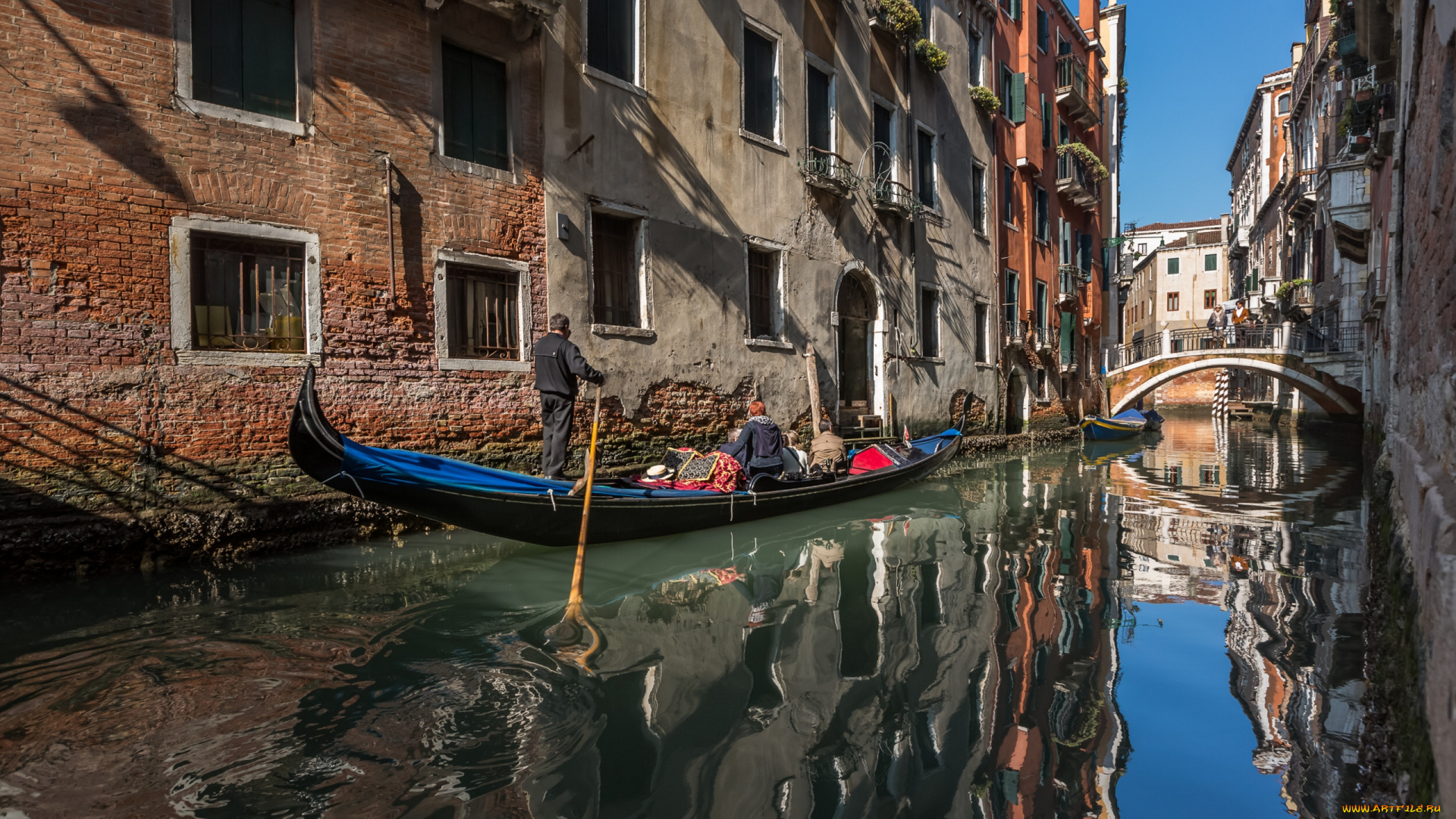 narrow, canal, , venice, , italy, города, венеция, , италия, мост, венеция, italy, venice, narrow, canal, отражение, канал, здания, гондола