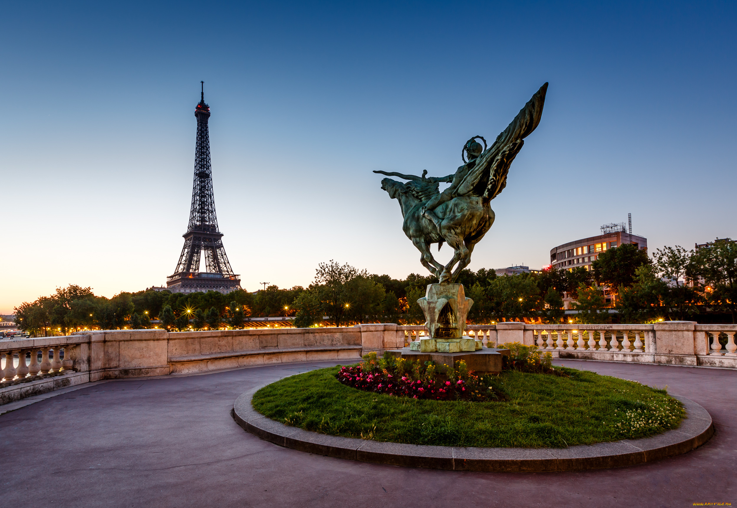 france, reborn, statue, on, bir-hakeim, bridge, -, paris, , france, города, париж, , франция, eiffel, tower, bir-hakeim, bridge, france, reborn, statue, мост, бир-хакейм, эйфелева, башня, paris, париж, статуя, скульптура