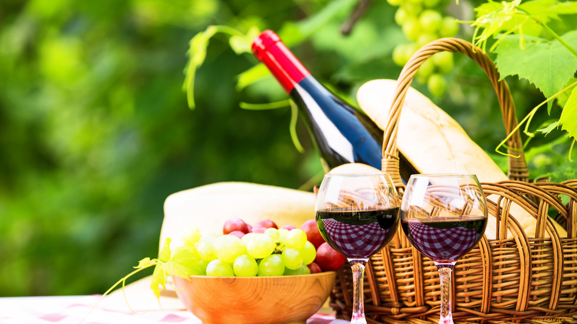 еда, напитки, , вино, натюрморт, хлеб, боке, вино, сад, стол, бутылка, виноград, корзина, бокалы, зелень