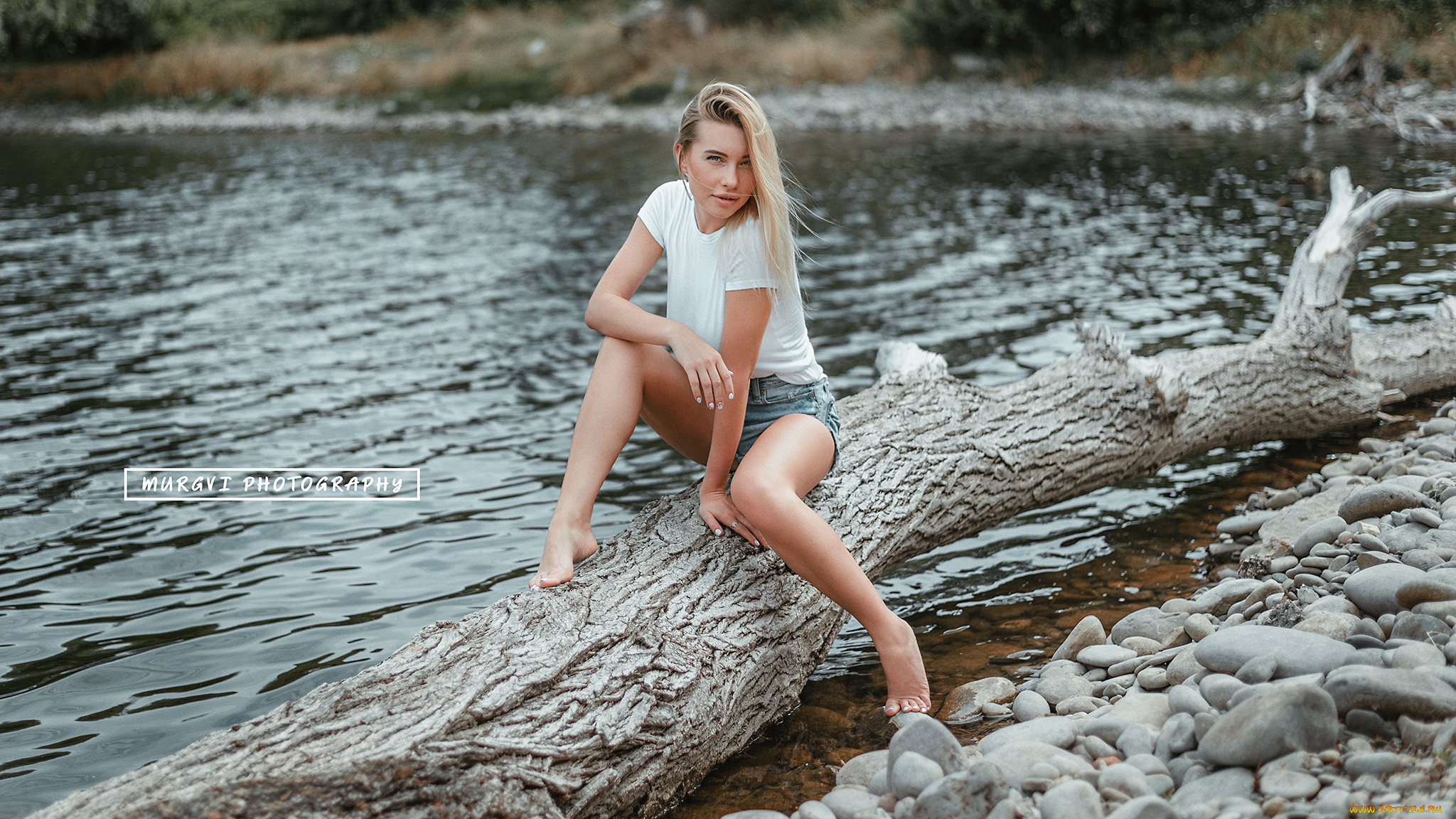 девушки, -unsort, , блондинки, , светловолосые, загорелые, женщины, на, открытом, воздухе, камни, джинсовые, шорты, вода, дерево, блондинка
