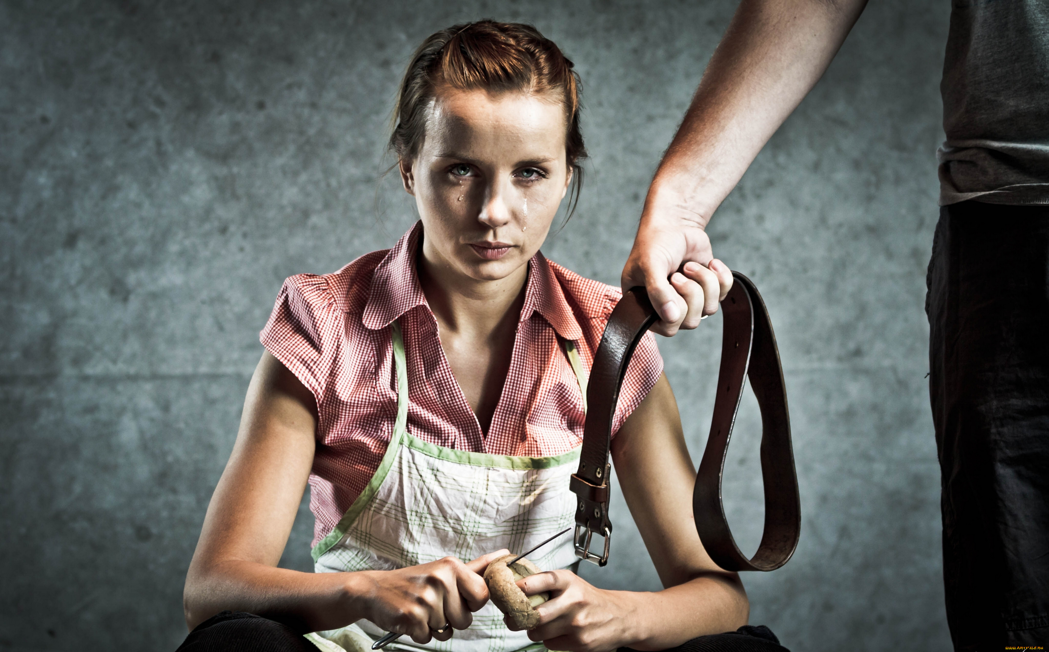 юмор, приколы, наказание, девушка, слёзы, ремень, ситуация