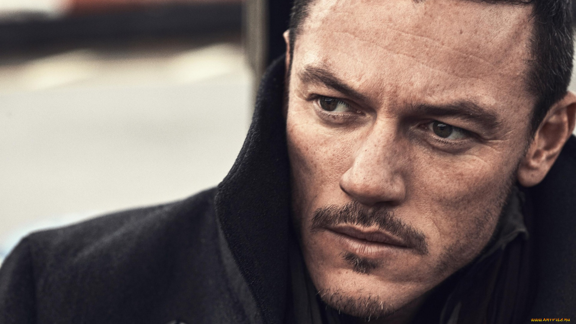 мужчины, luke, evans, веснушки, мужчина, luke, evans, пальто, люк, эванс