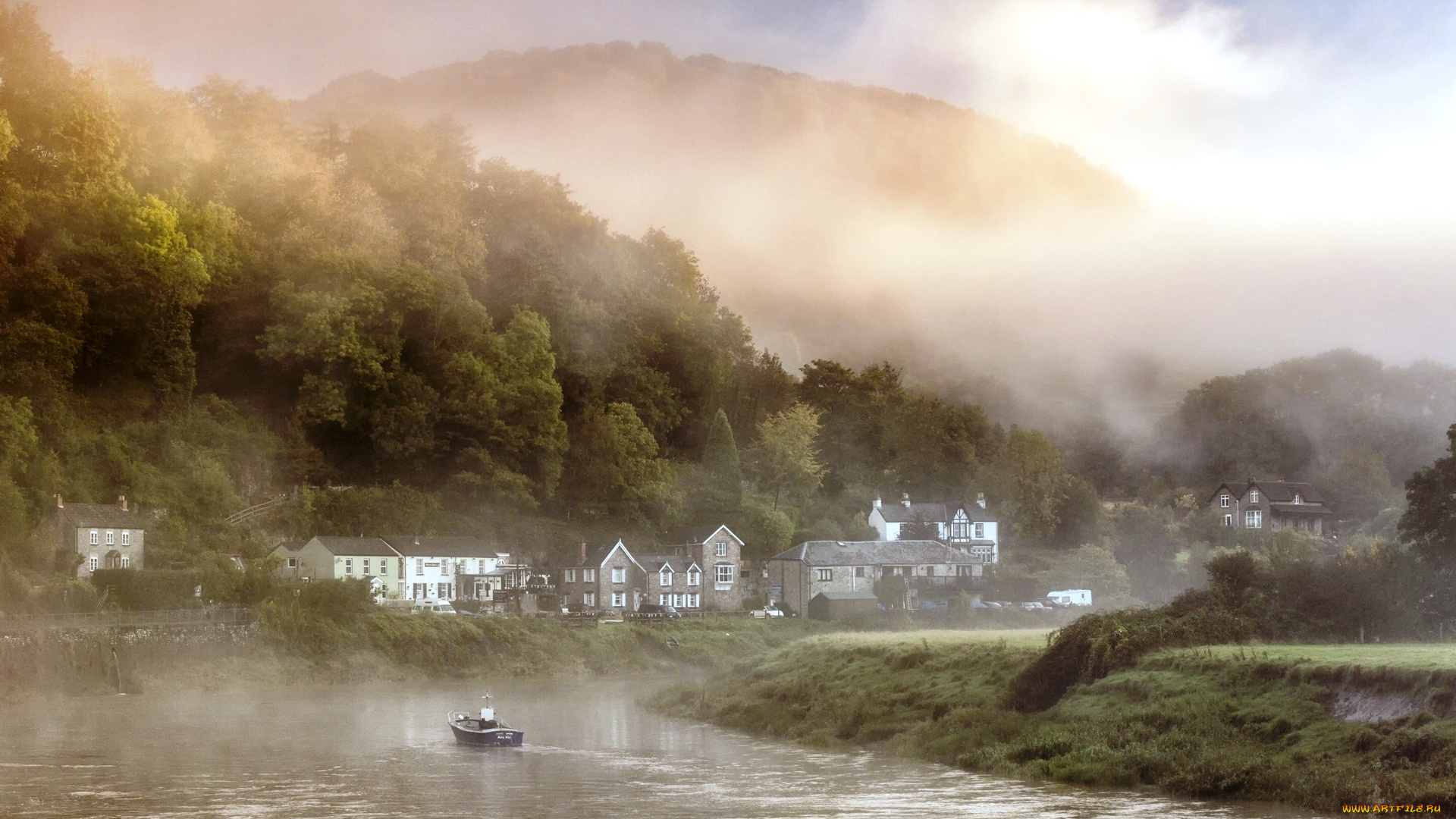 уэльс, , р, , уай, города, -, пейзажи, горы, туман, река, поселок, лодка