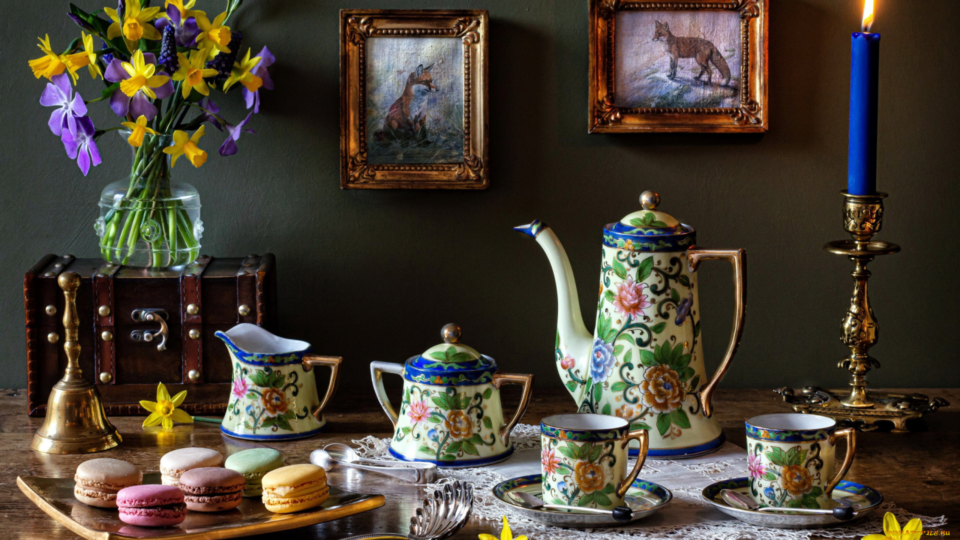 еда, натюрморт, свеча, букет, картины, макаруны, кофейник