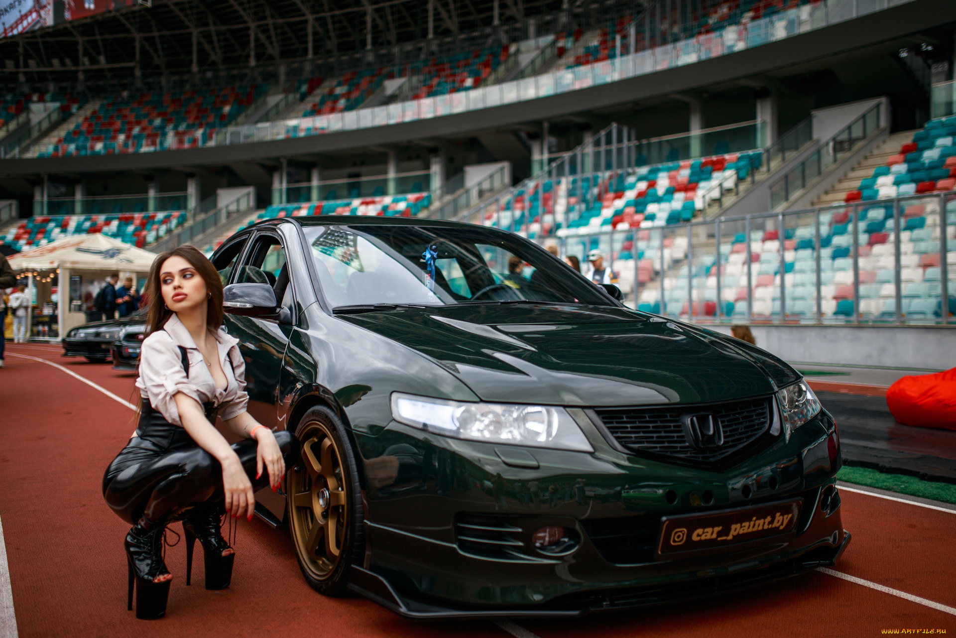 девушка, и, авто, автомобили, -авто, с, девушками, девушка, женщина, шатенка, темноволосая, сексуальная, модель, звезда, позирует, разная, обувь, верхняя, стильная, одежда, нижнее, эротическое, бельё, трусы, лифчик, колготки, чулки, аксессуары, макияж, и, множество, элементов, на, фотографии