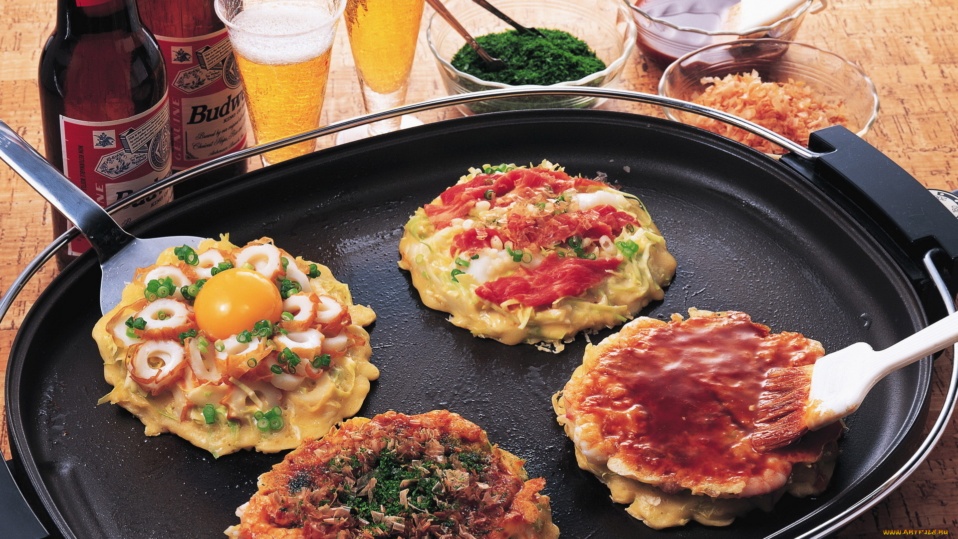 еда, пицца, пиво, соусы