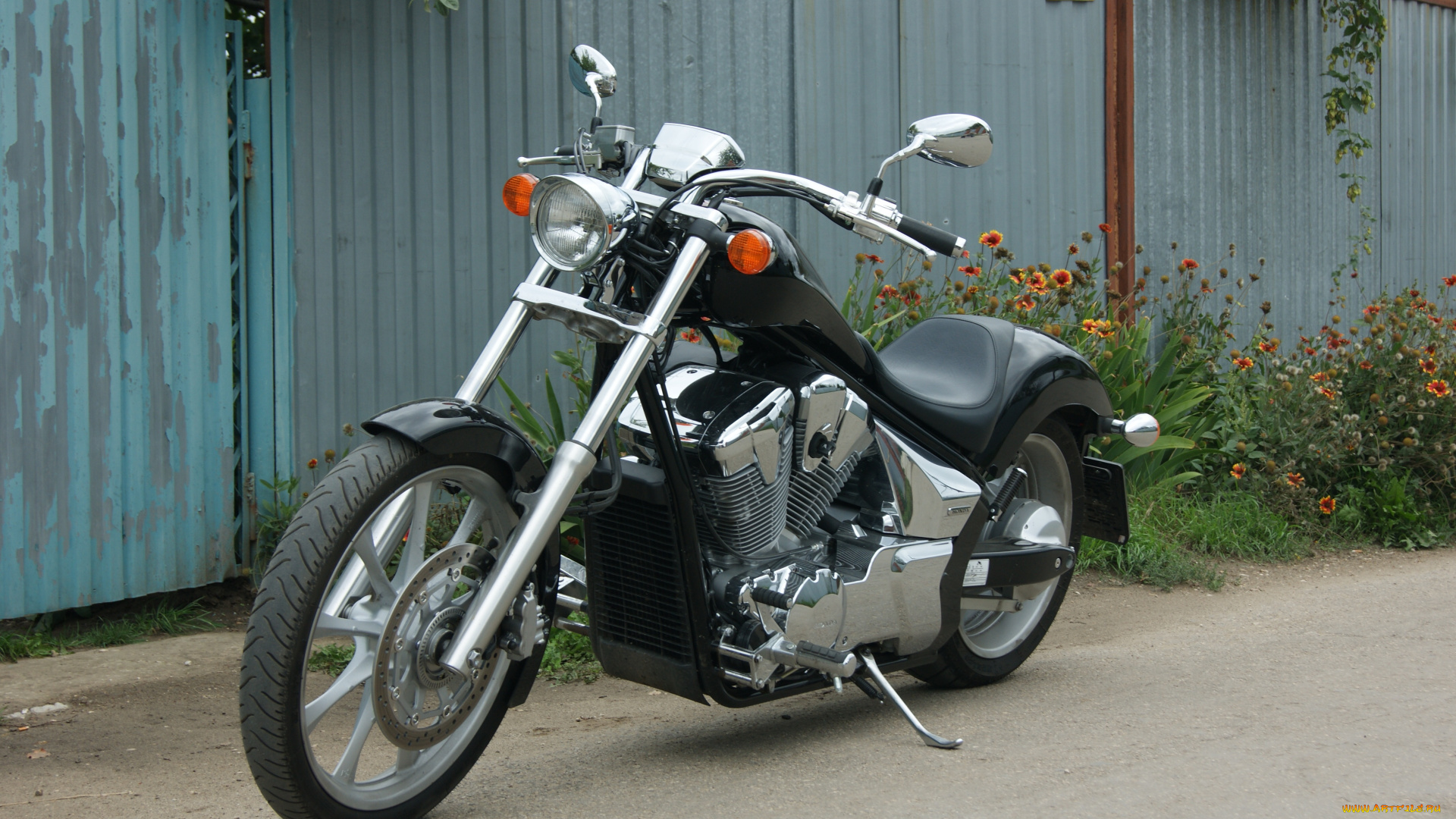 мотоциклы, customs, забор, дорога, мотоцикл, цветы, номер, участка, ворота