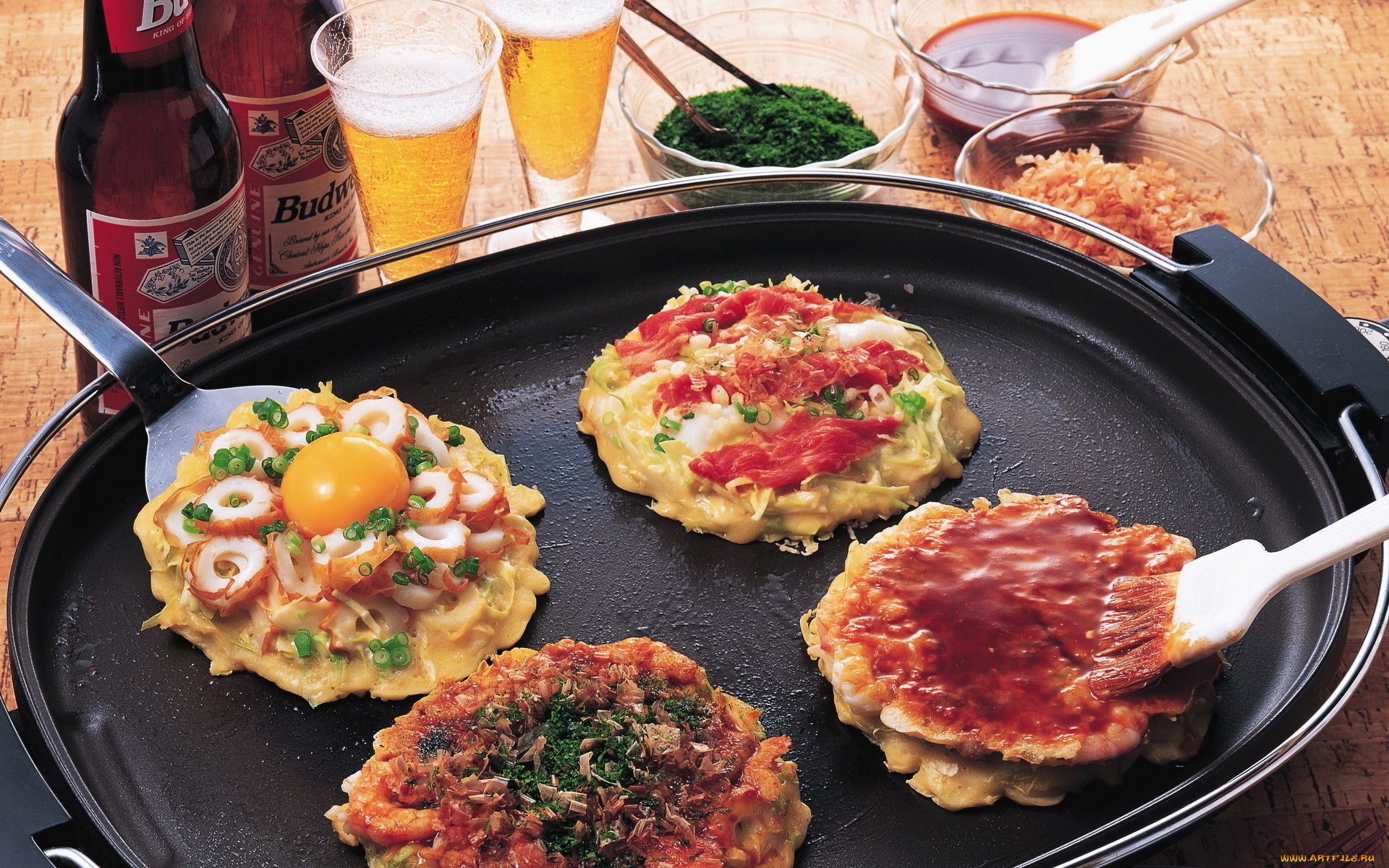 еда, пицца, пиво, соусы