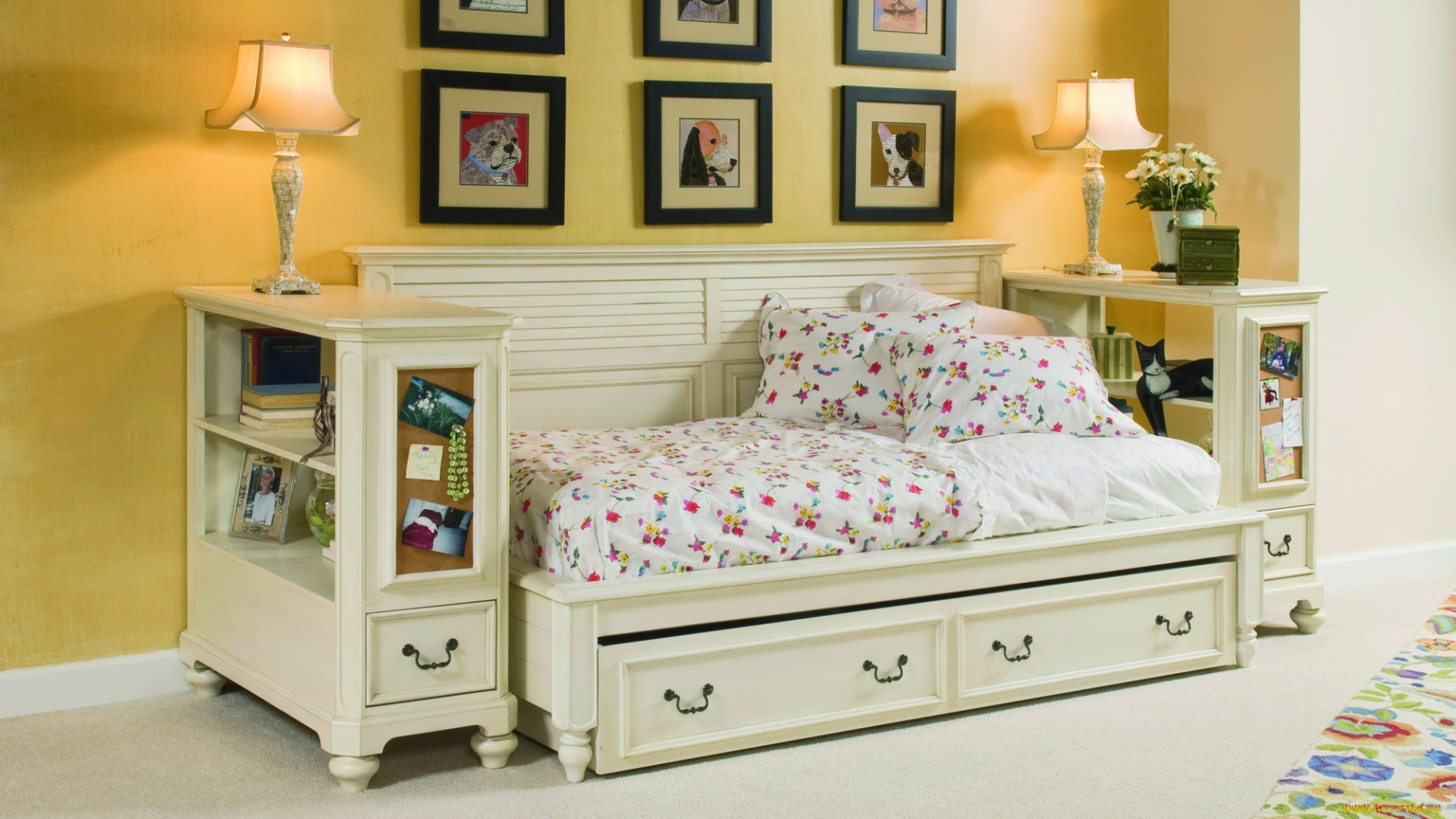 интерьер, детская, комната, тумбочки, подушки, картины, светильники, кровать