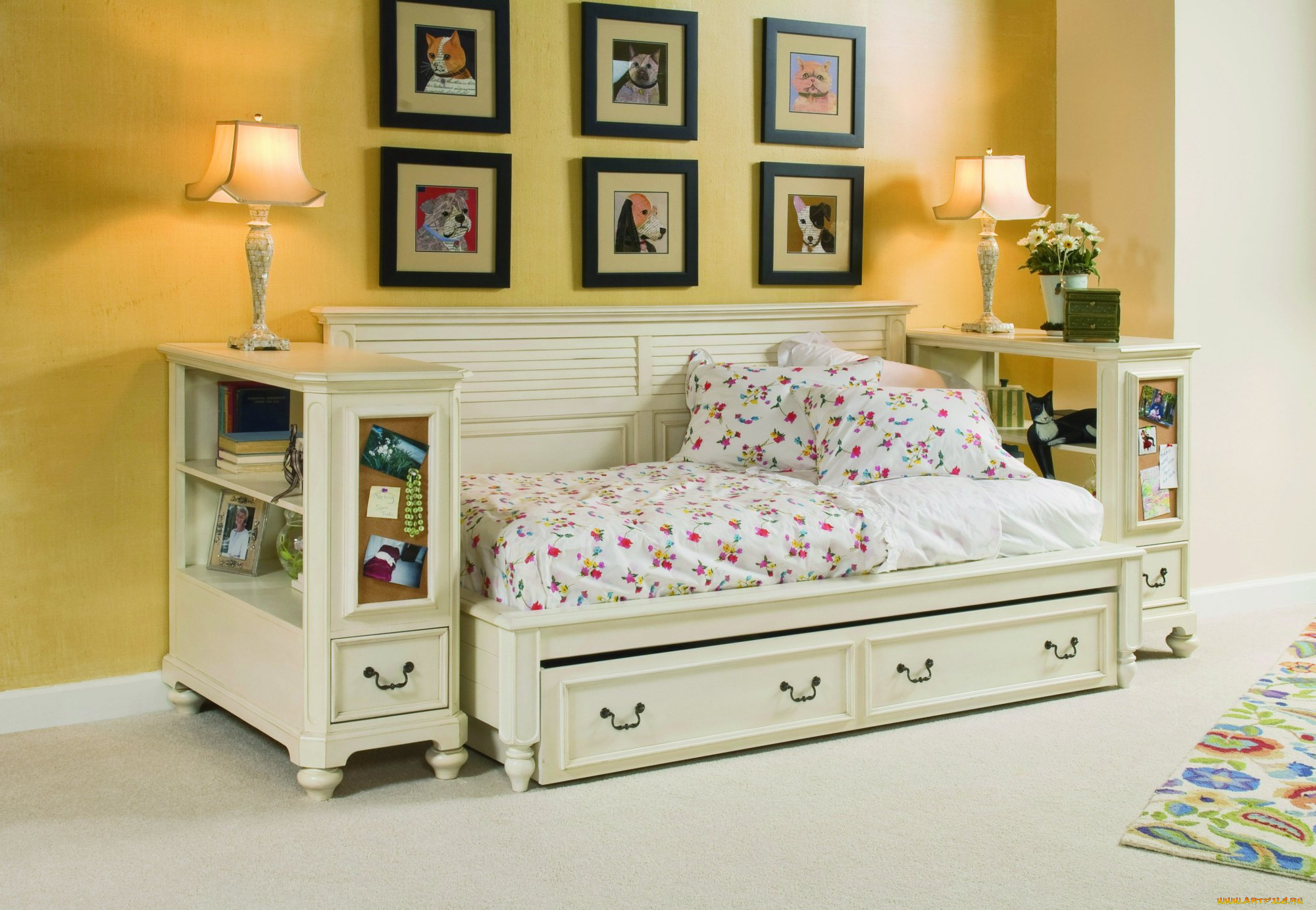 интерьер, детская, комната, тумбочки, подушки, картины, светильники, кровать