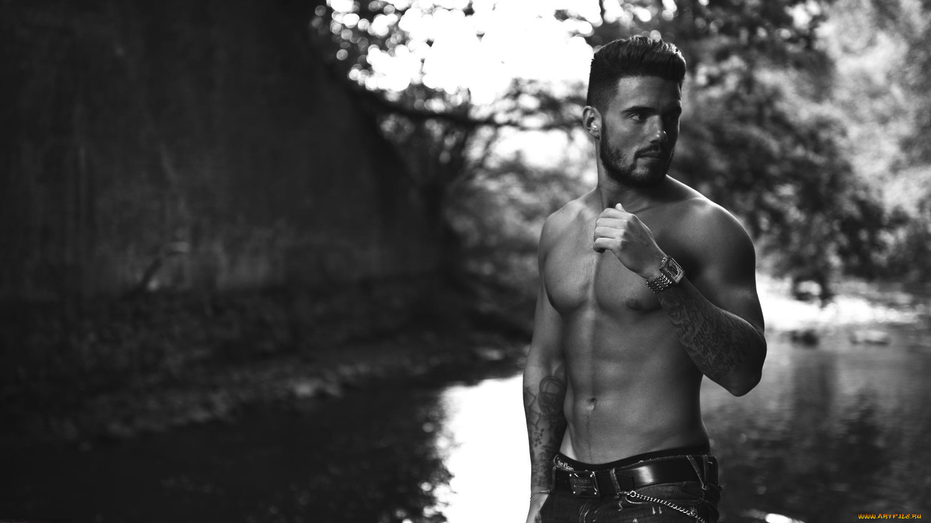 мужчины, -, unsort, фото, черно-белое, часы, джинсы, тату, река