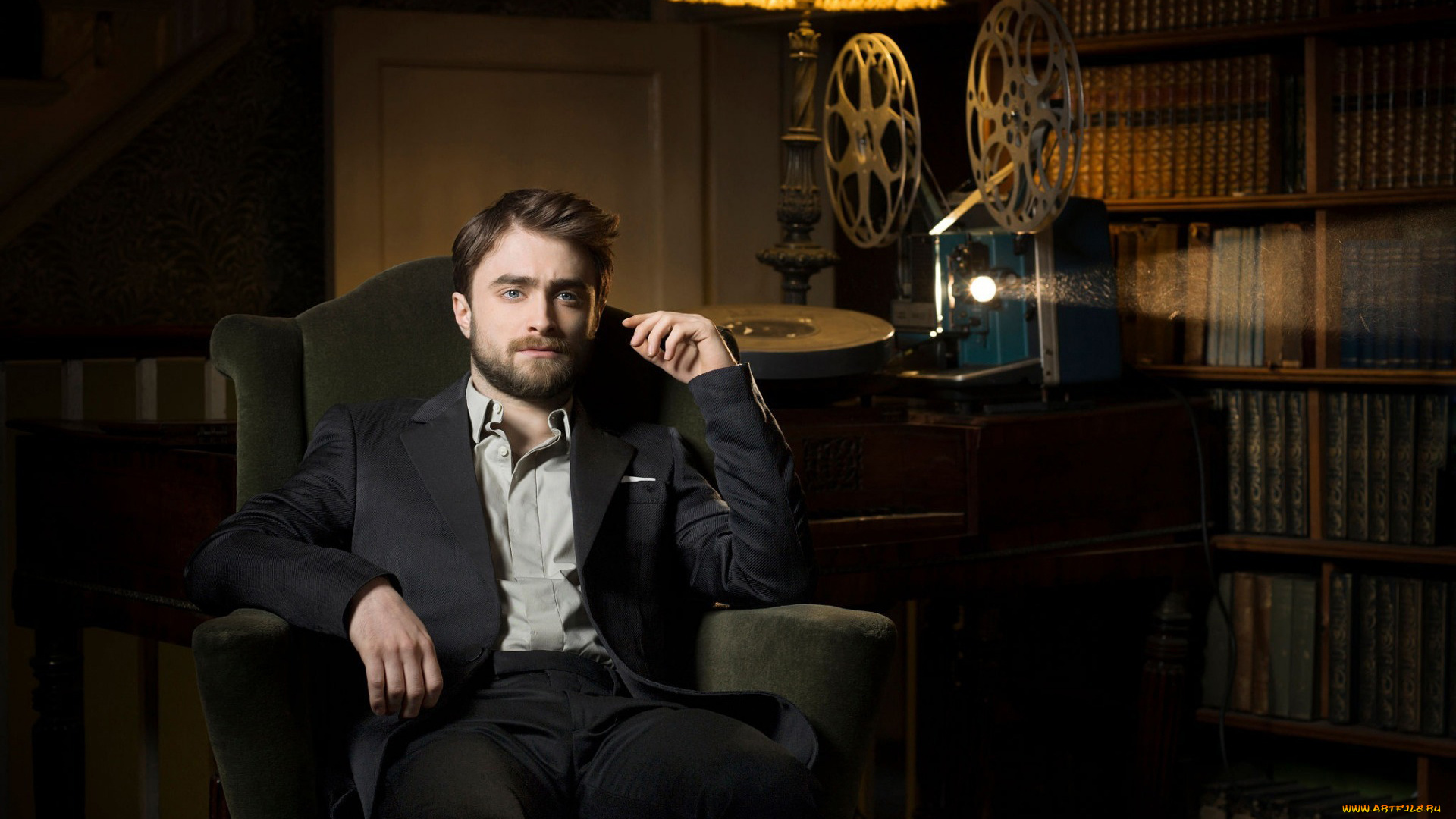 мужчины, daniel, radcliffe, лампа, книги, бородка, усы, кинопроектор