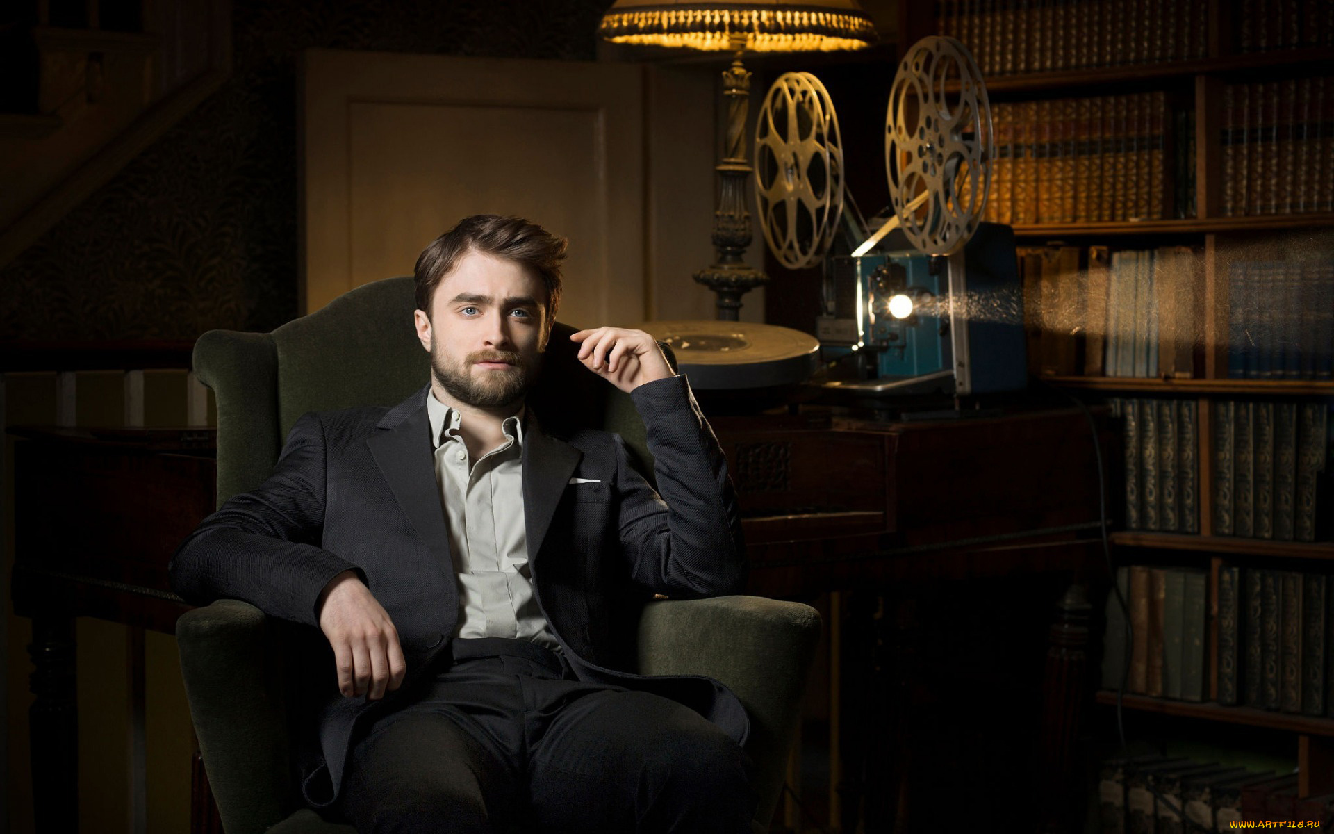 мужчины, daniel, radcliffe, лампа, книги, бородка, усы, кинопроектор