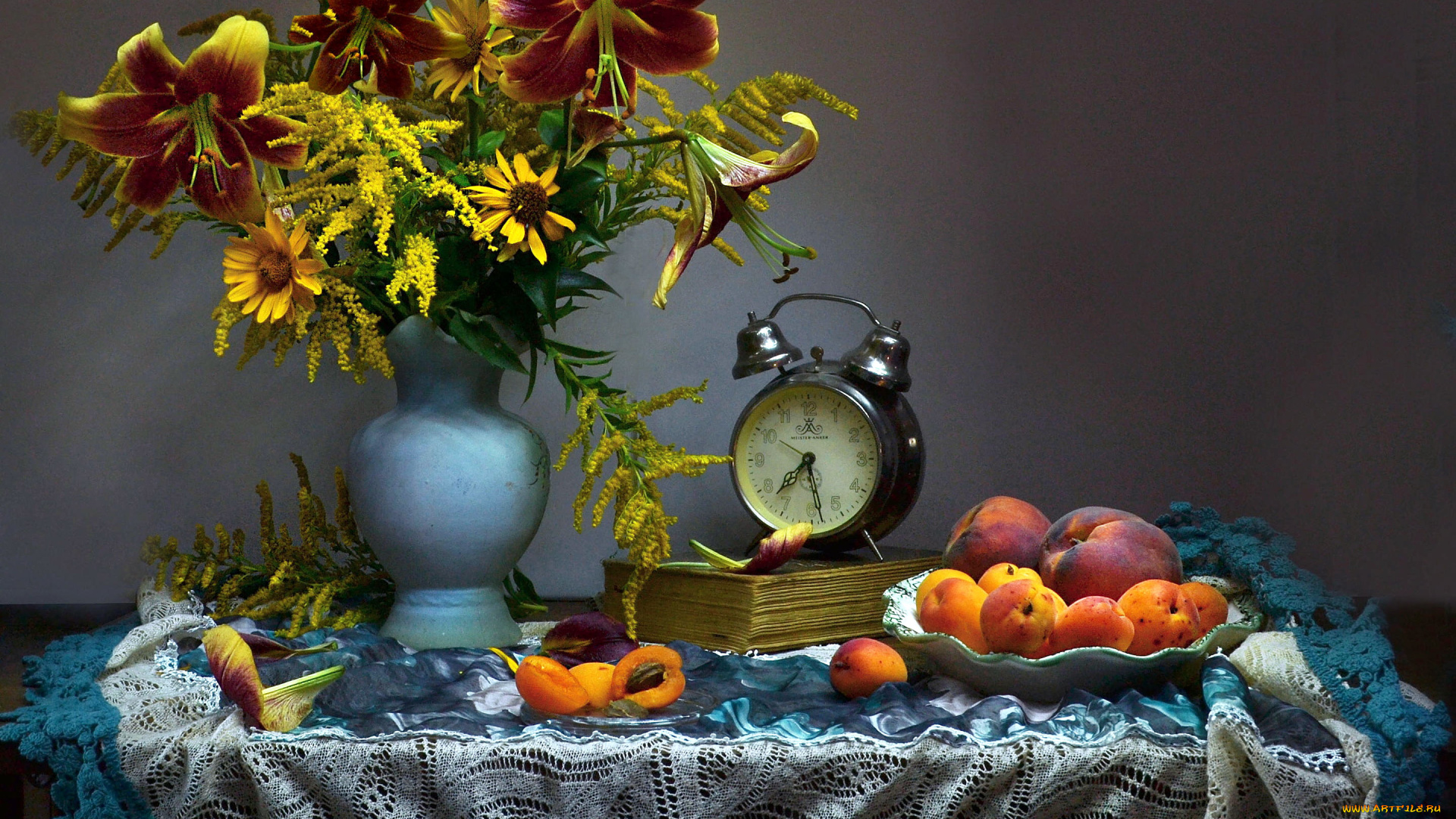 еда, натюрморт, букет, будильник, абрикосы, персики