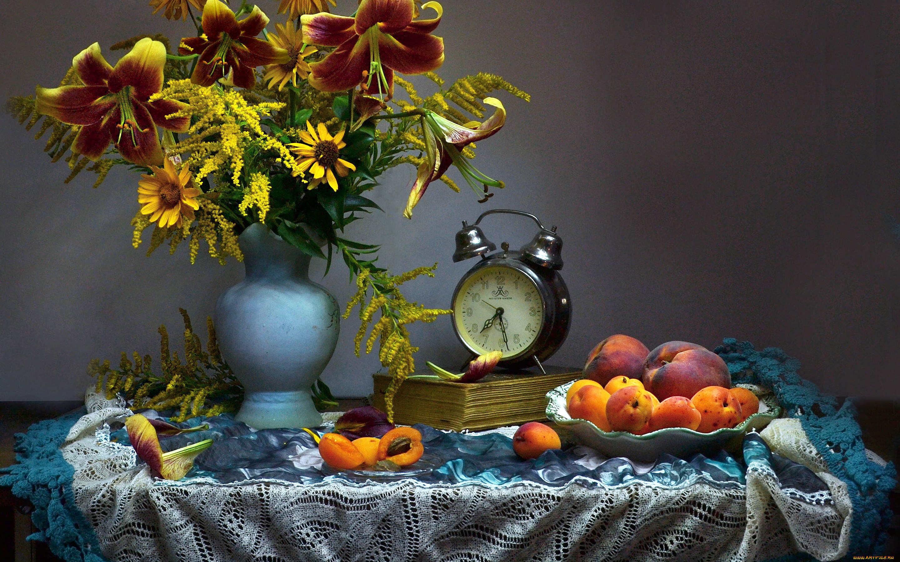 еда, натюрморт, букет, будильник, абрикосы, персики