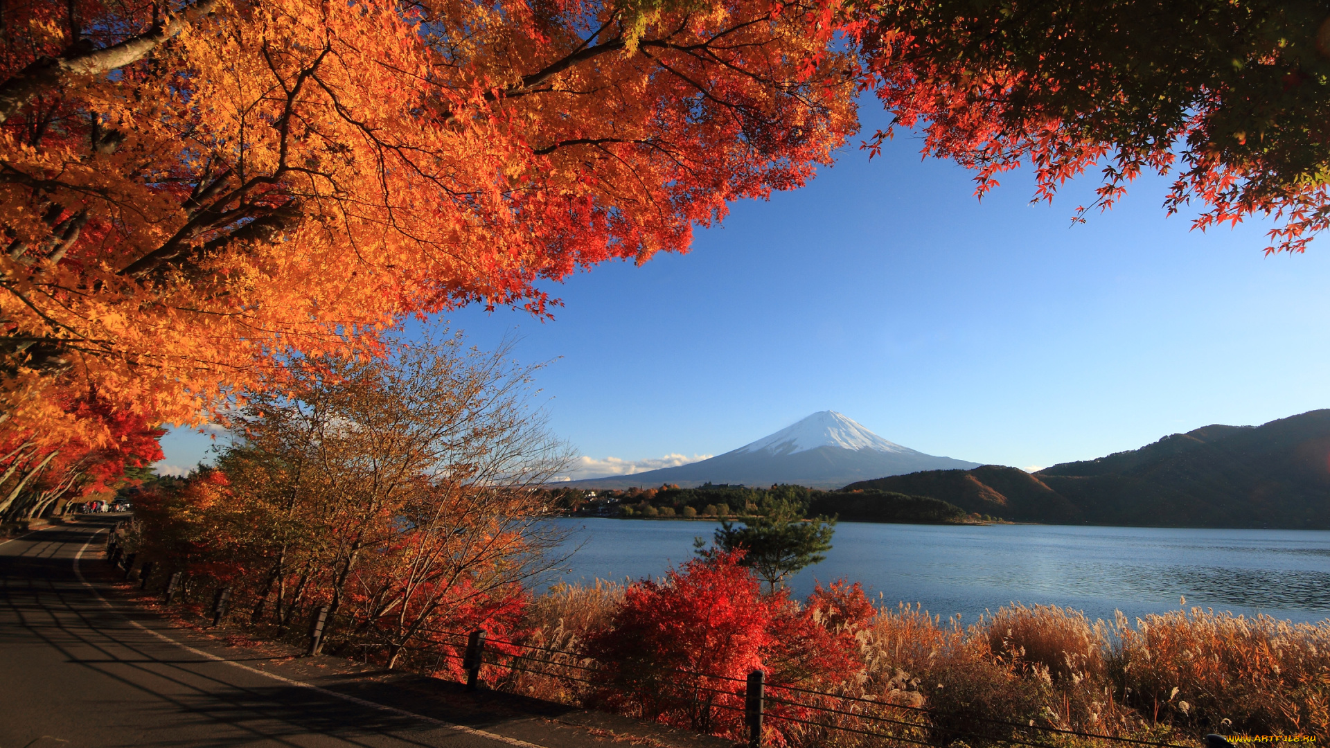 природа, реки, озера, небо, гора, озеро, дорога, деревья, осень