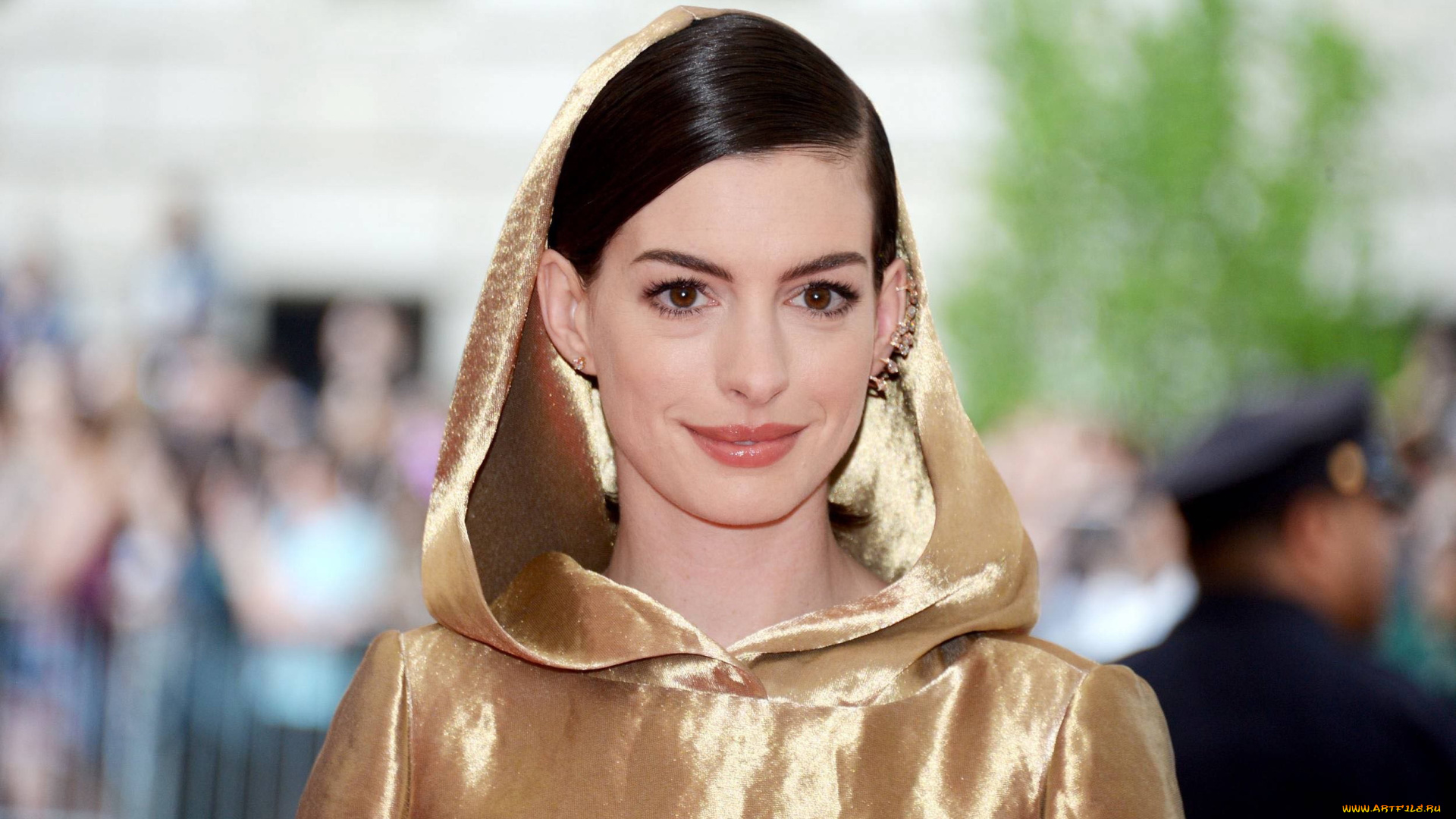 девушки, anne, hathaway, актриса, лицо, капюшон, шатенка, улыбка