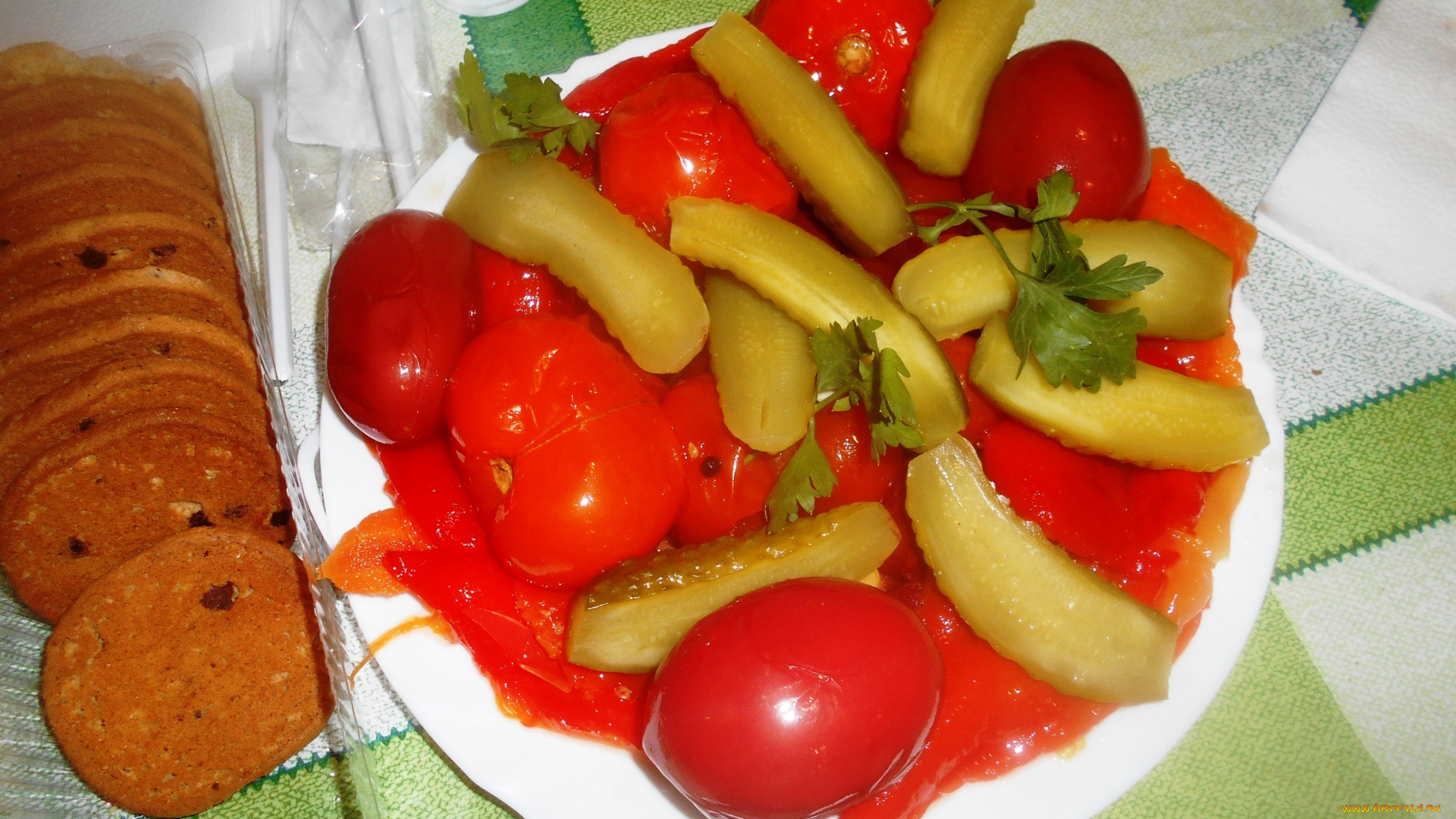 еда, консервация, соленья, огурцы, помидоры, томаты