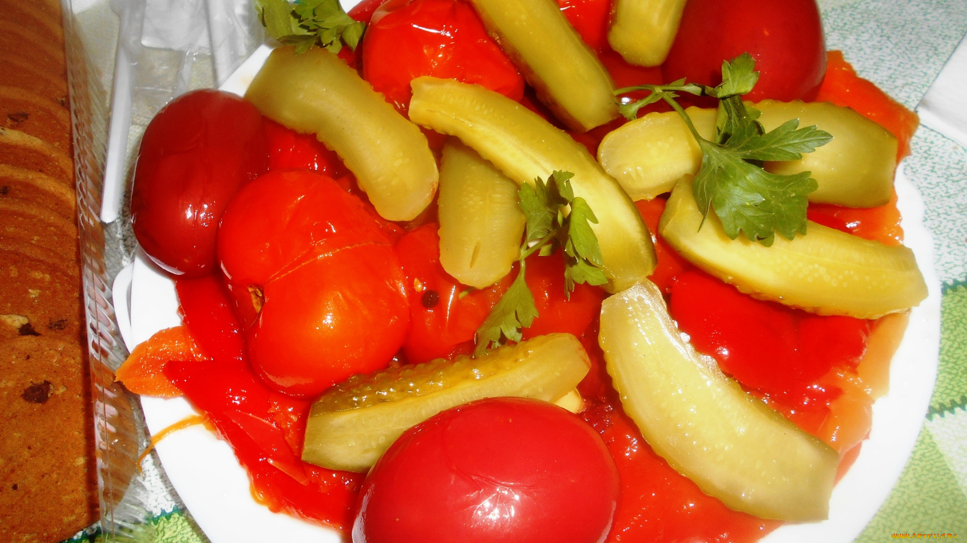 еда, консервация, соленья, огурцы, помидоры, томаты