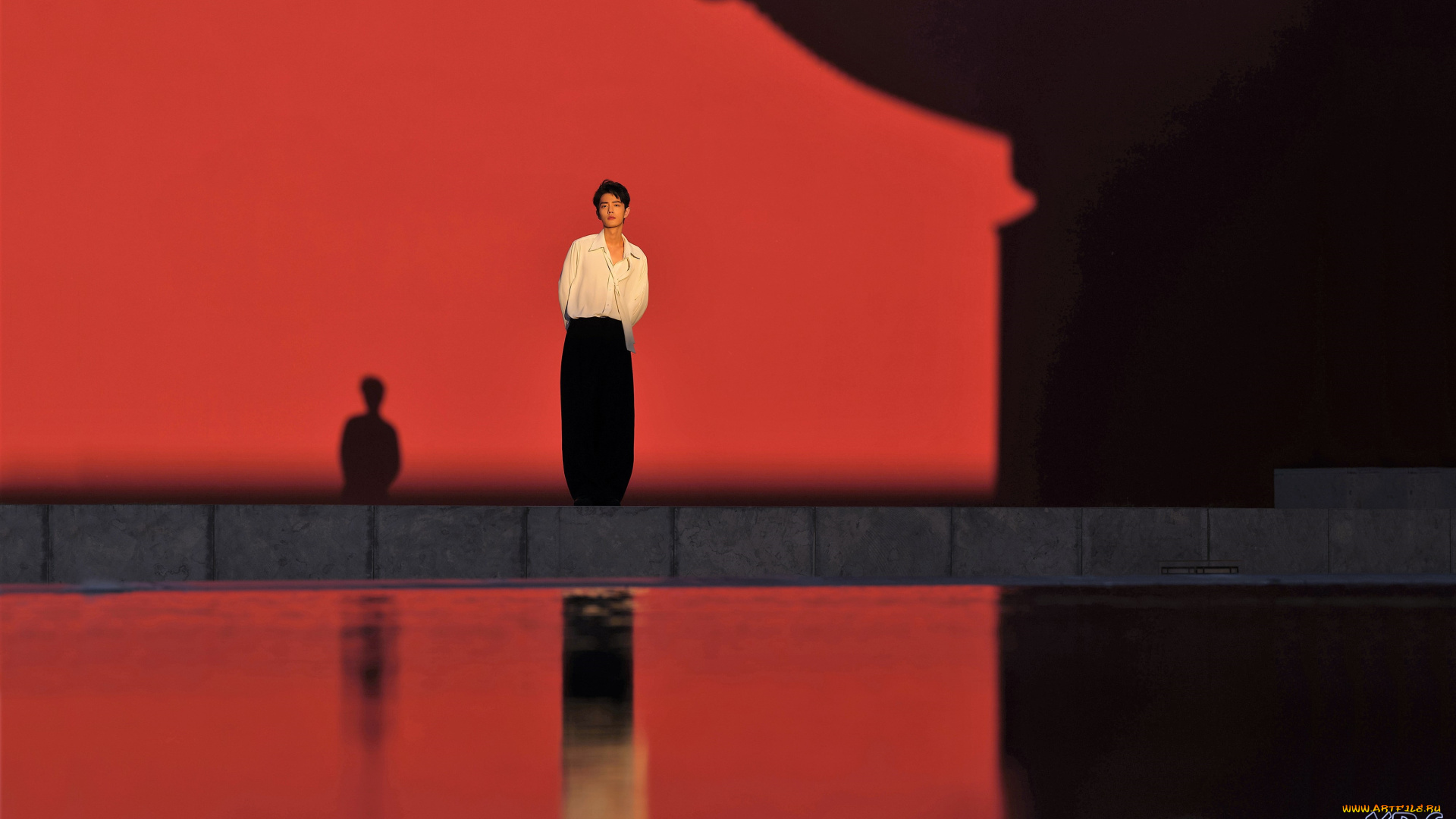 мужчины, xiao, zhan, рубашка, штаны, стена, бассейн