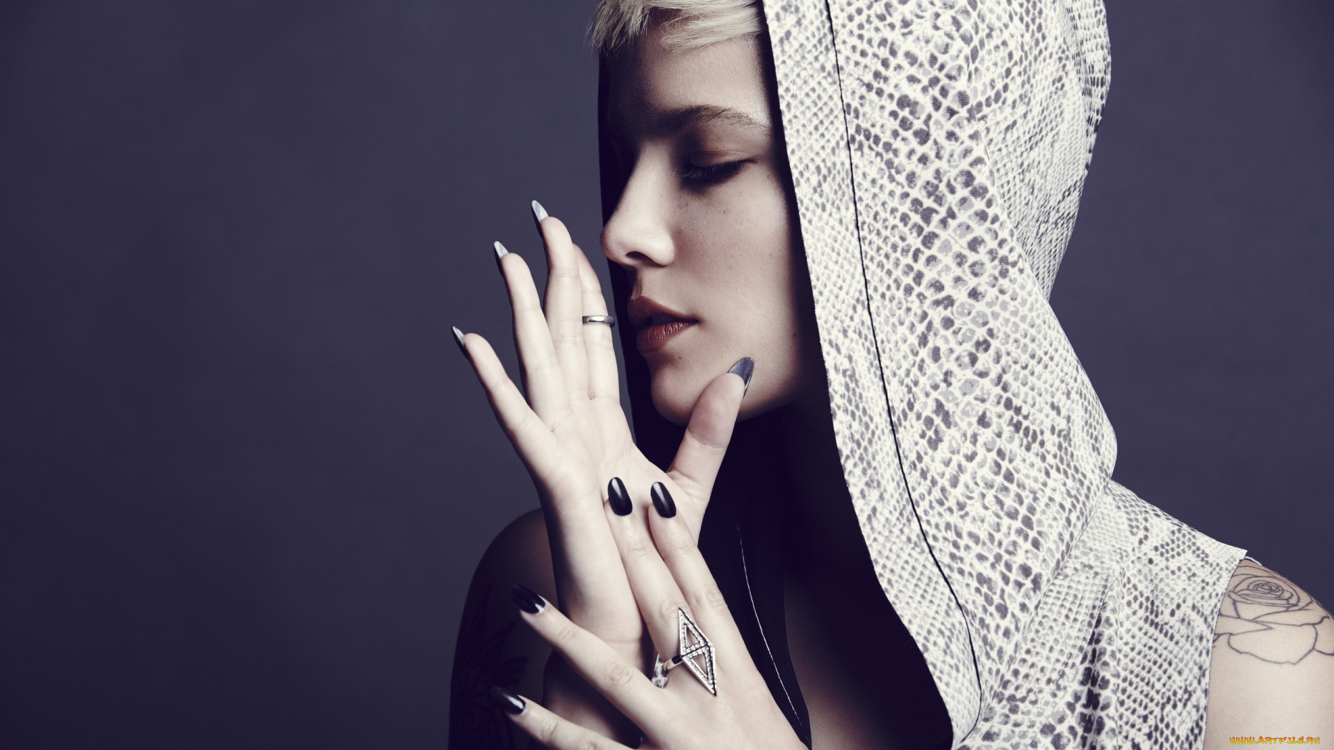 holzi-eshli-frandjipani-, музыка, halsey, женщина