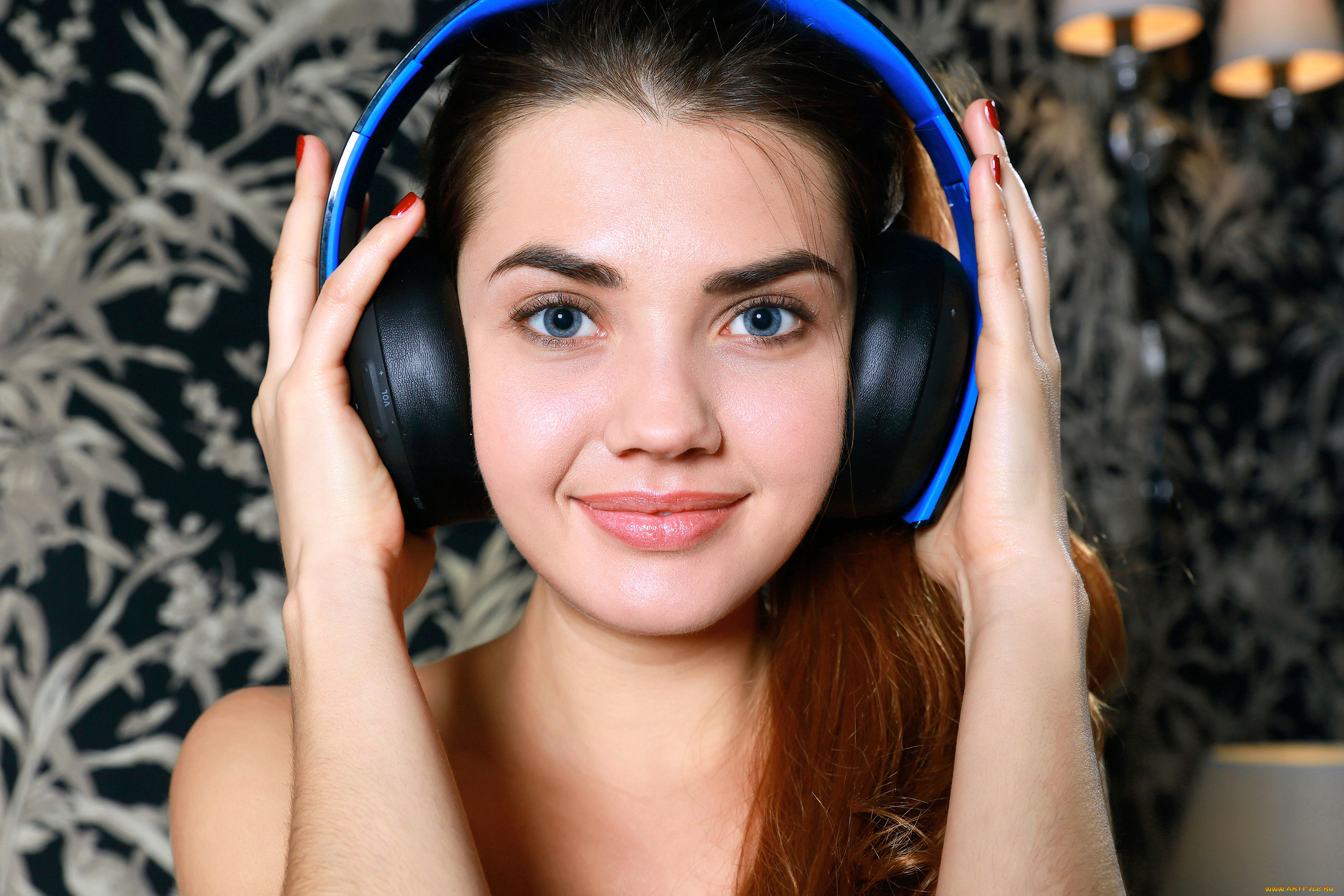 polina, kadynskaya, девушки, полина, кадынская, , georgia, a, поза, красотка, брюнетка, девушка, модель, наушники, michaela, isizzu