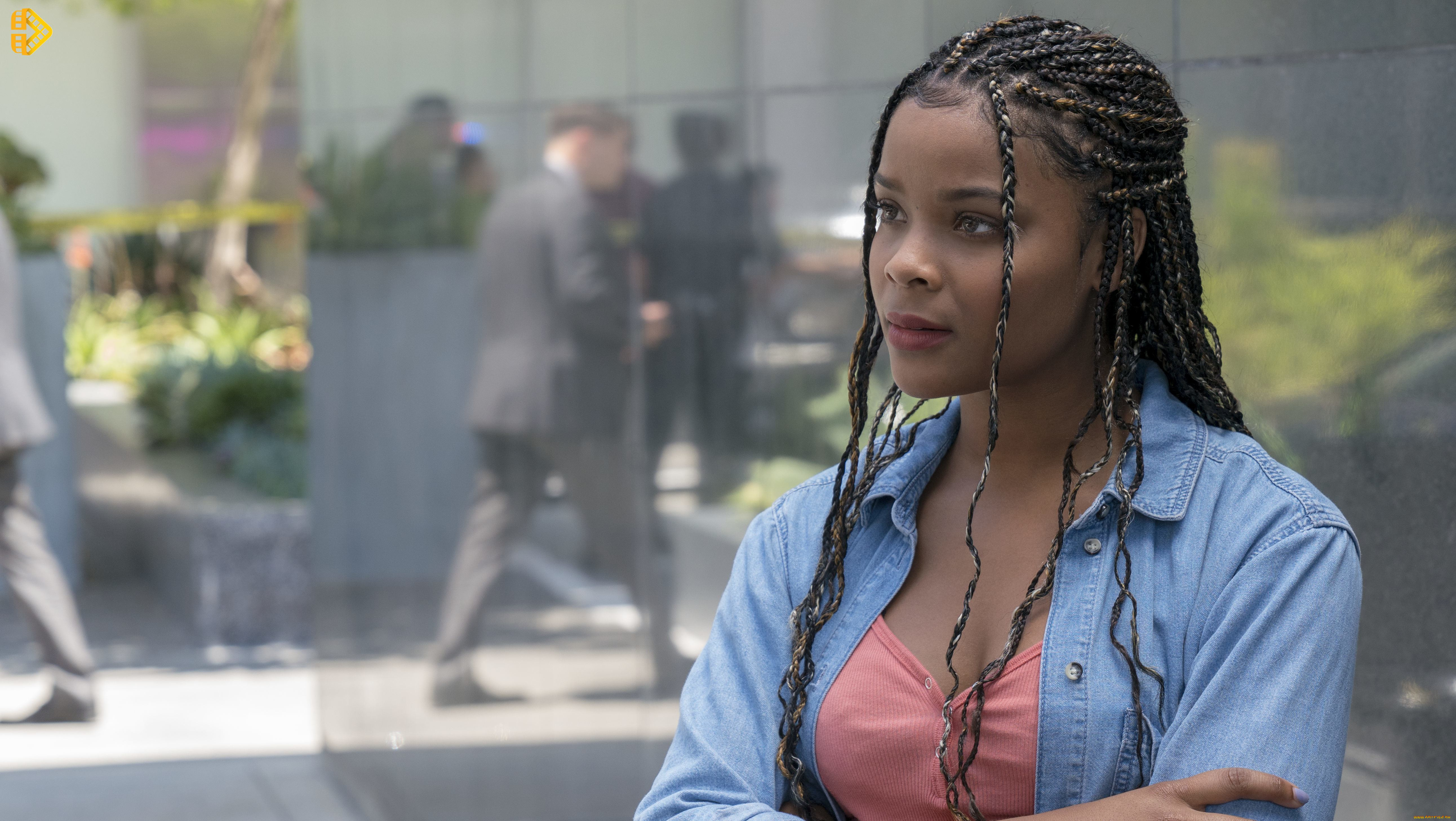 ajiona, alexus, кино, фильмы, runaways, , сериал, мулатка, актриса, модель, девушка, взгляд, поза, ajiona, alexus, чернокожая, темнокожая, причёска, брюнетка