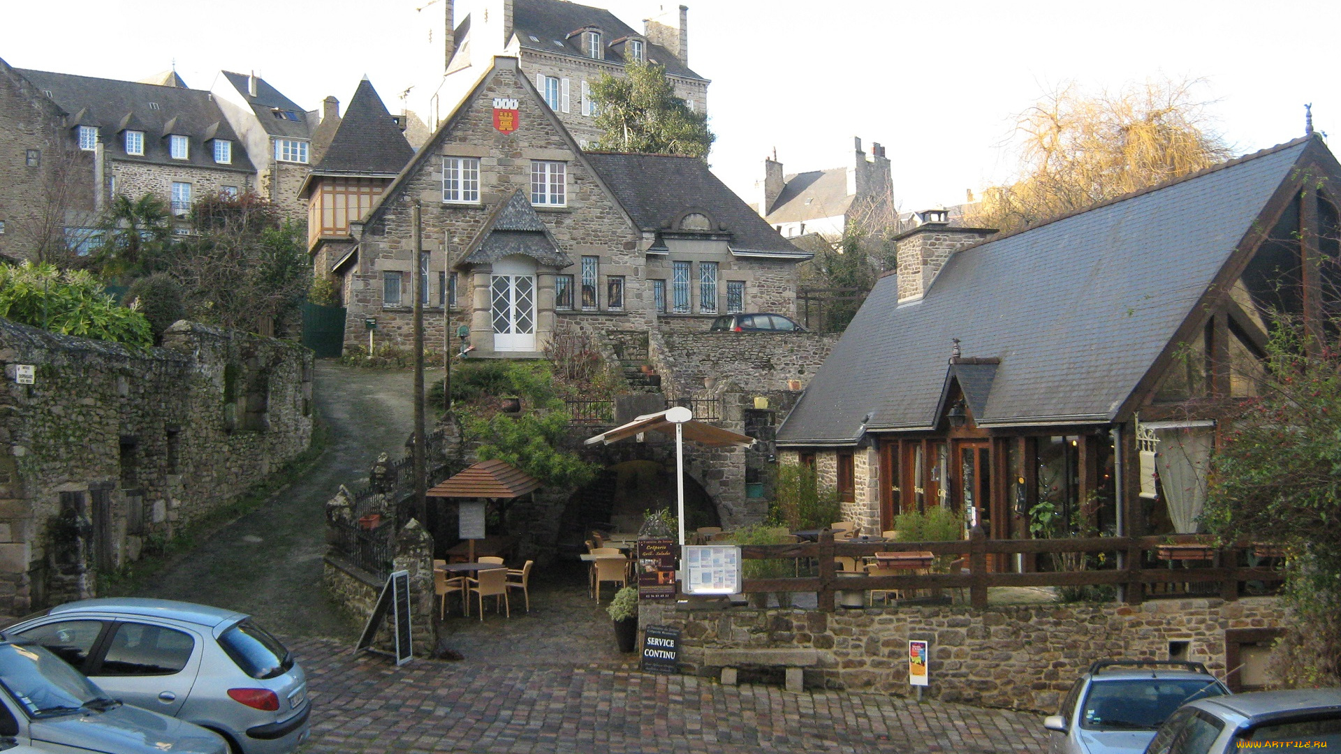 динан, , франция, города, -, улицы, , площади, , набережные, франция, дома, кафе, герб