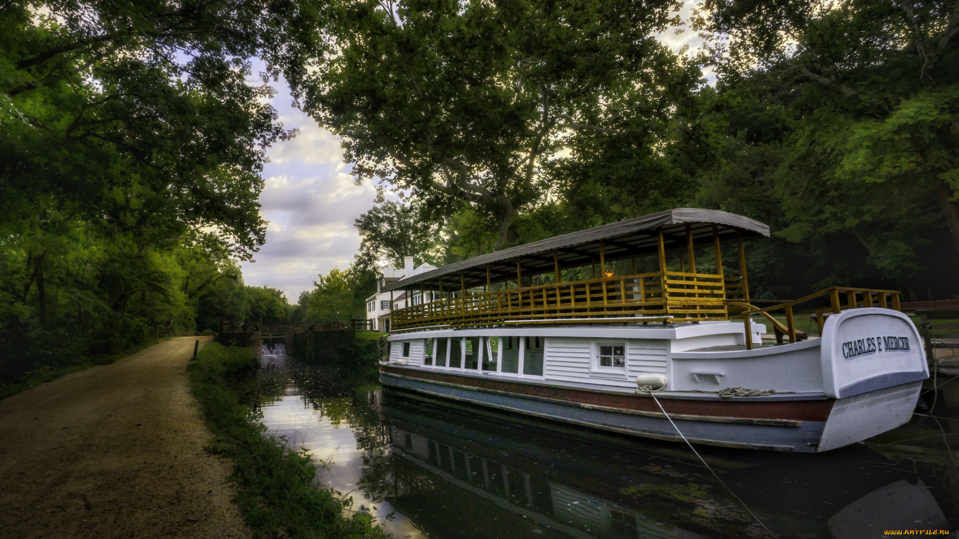 корабли, баржи, река, лес