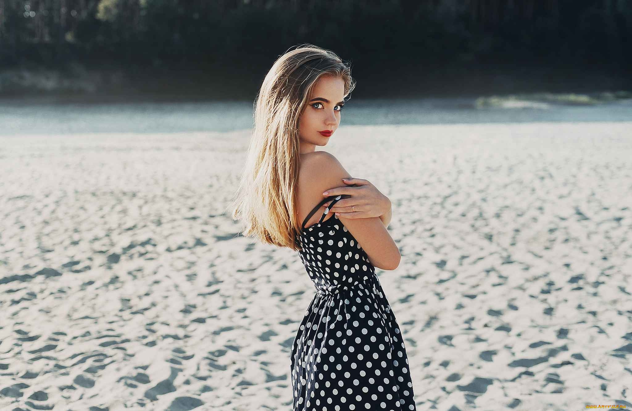 красивая, девушка, девушки, -, брюнетки, , шатенки, девушка, женщина, шатенка, темноволосая, сексуальная, модель, звезда, позирует, разная, обувь, верхняя, стильная, одежда, нижнее, эротическое, бельё, трусы, лифчик, колготки, чулки, аксессуары, макияж, и, множество, элементов, на, фотографии