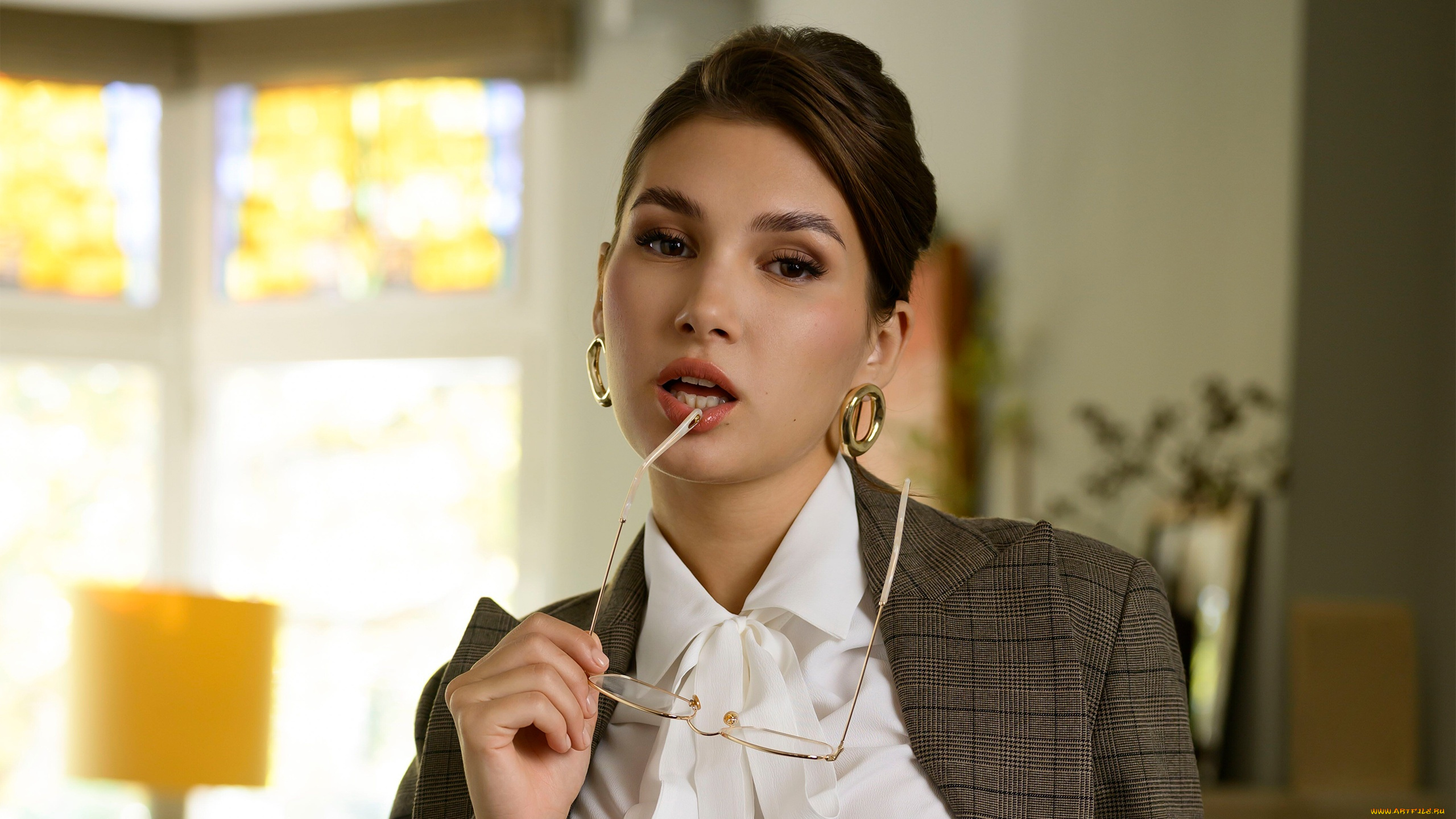 ellie, luna, девушки, -, лица, , портреты, девушка, женщина, шатенка, темноволосая, сексуальная, модель, звезда, позирует, разная, обувь, верхняя, стильная, одежда, нижнее, эротическое, бельё, трусы, лифчик, колготки, чулки, аксессуары, макияж, и, множество, элементов, на, фотографии