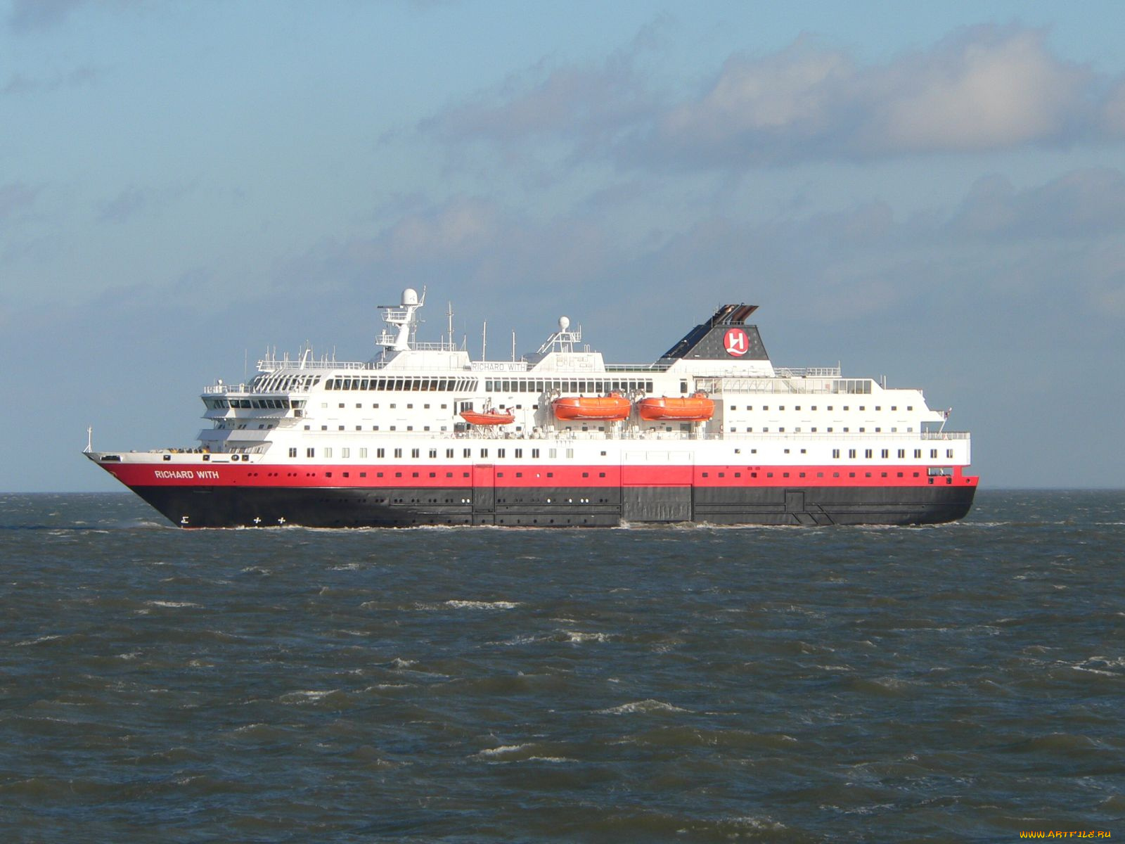 корабли, лайнеры