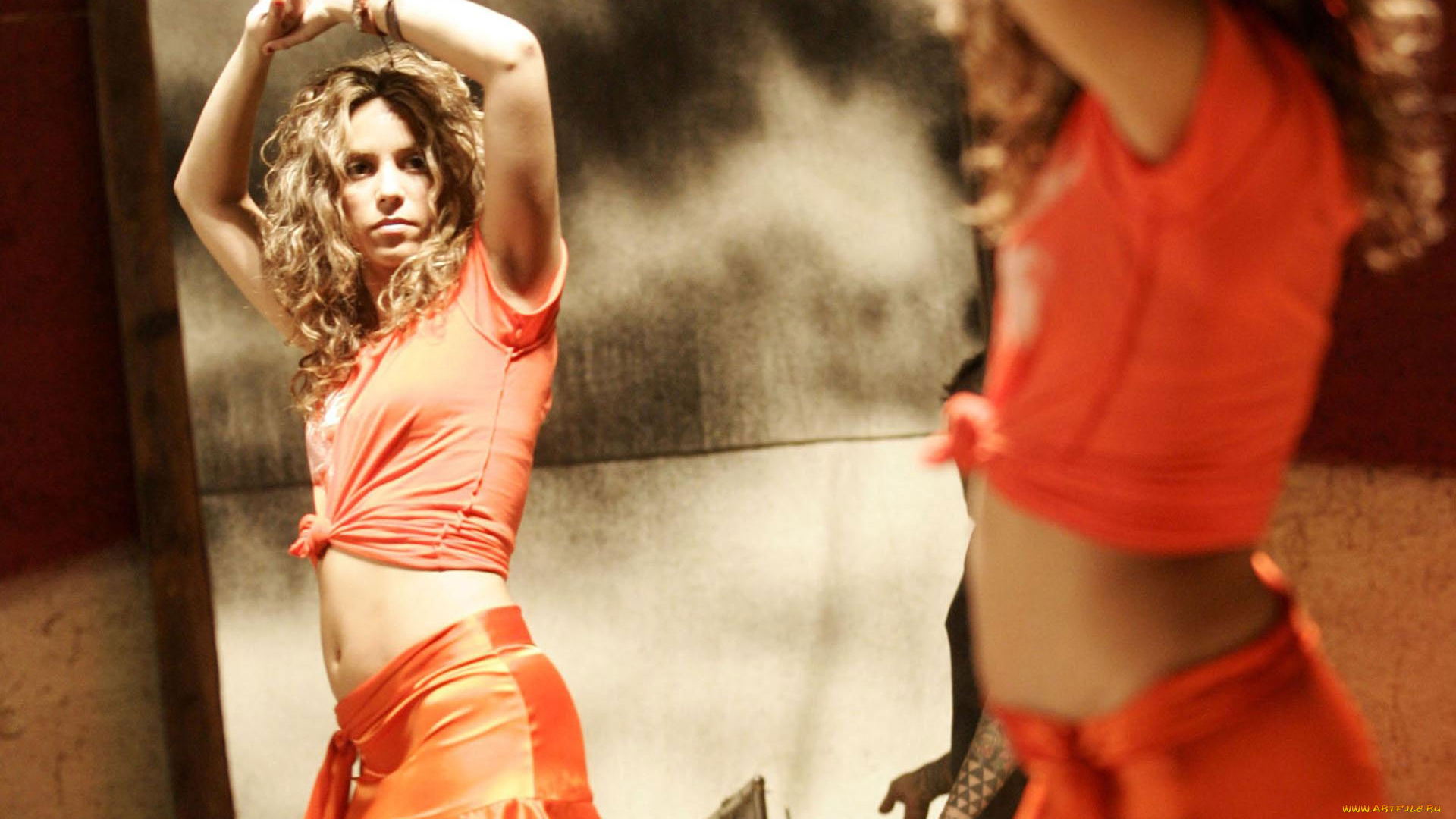 музыка, shakira, отражение, зеркало