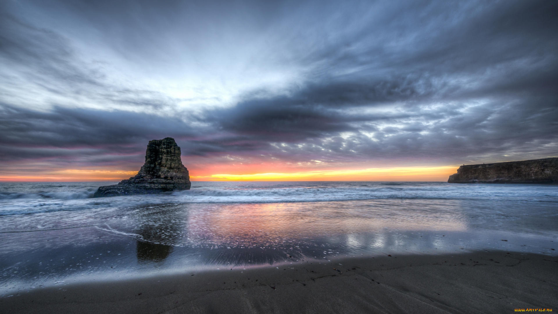природа, побережье, океан, зарево, тучи, скала, пляж