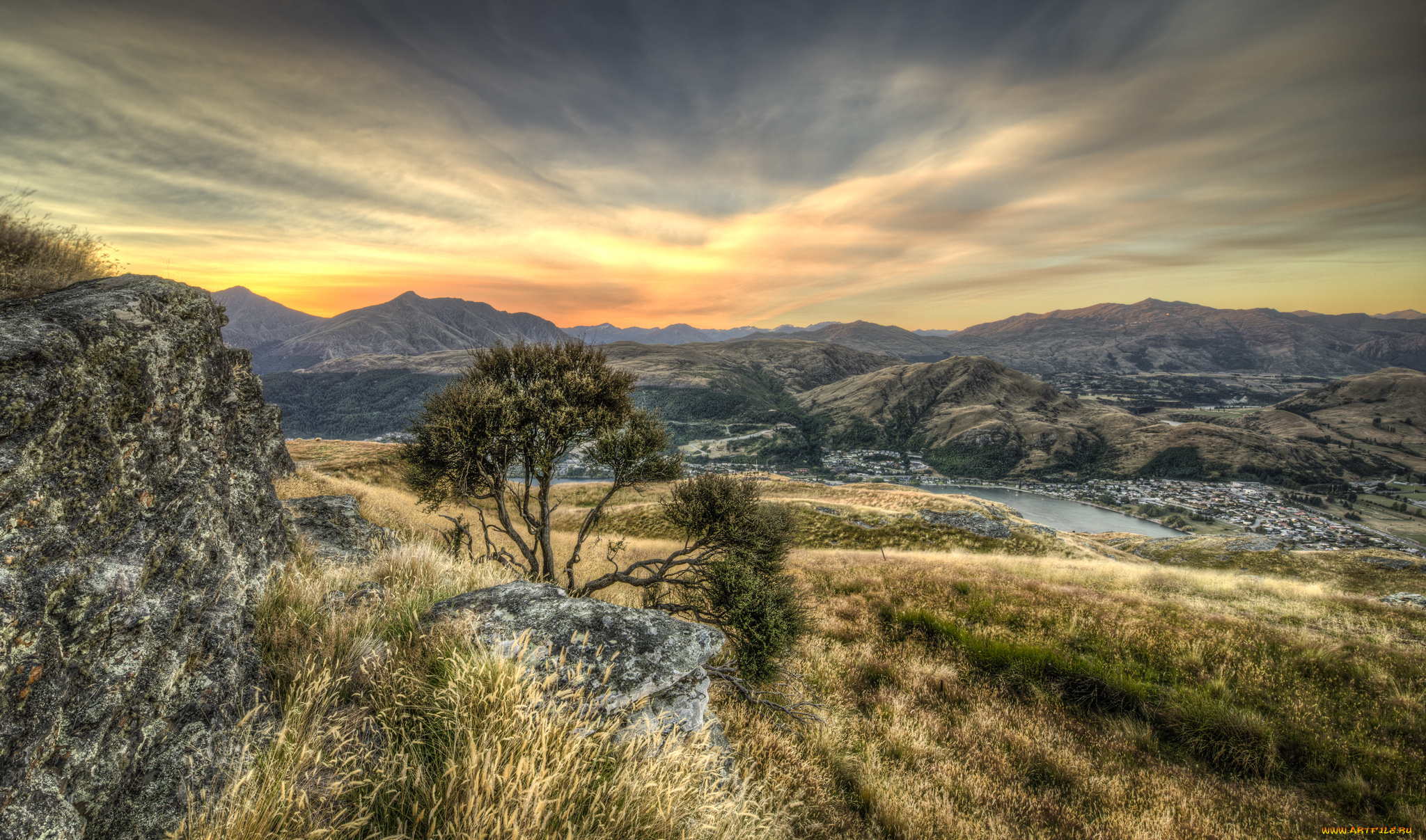 природа, пейзажи, свет, тучи, трава, горы, поле