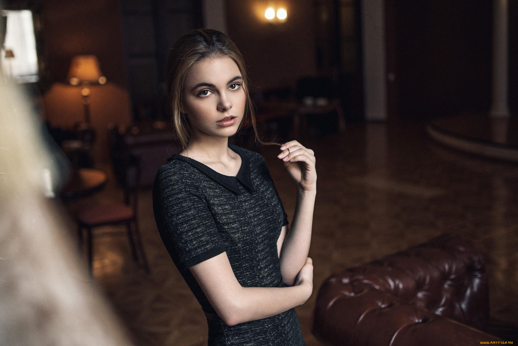 oktyabrina, maximova, девушки, -unsort, , блондинки, , светловолосые, модель, октябрина, максимова, диван, свет, комната, платье