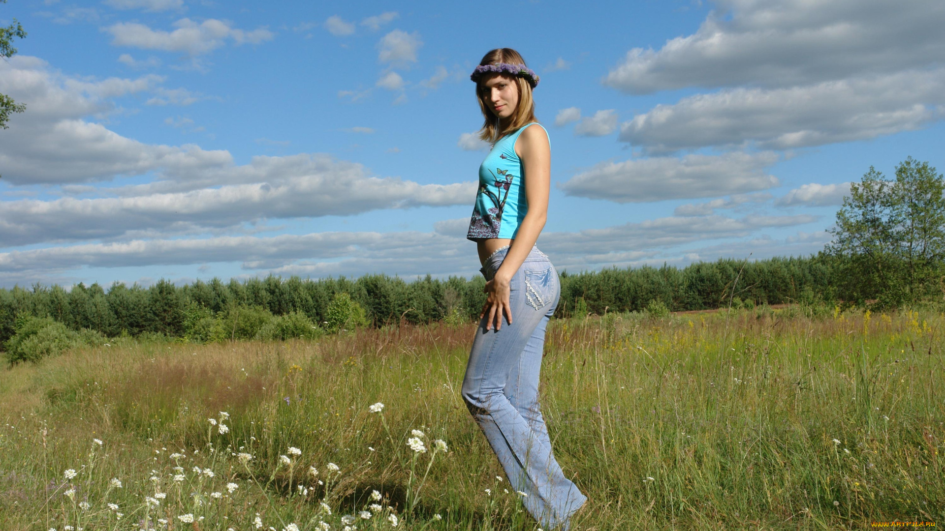 девушки, -unsort, , блондинки, , светловолосые, поле, облака, небо, джинсы, майка, венок, блондинка